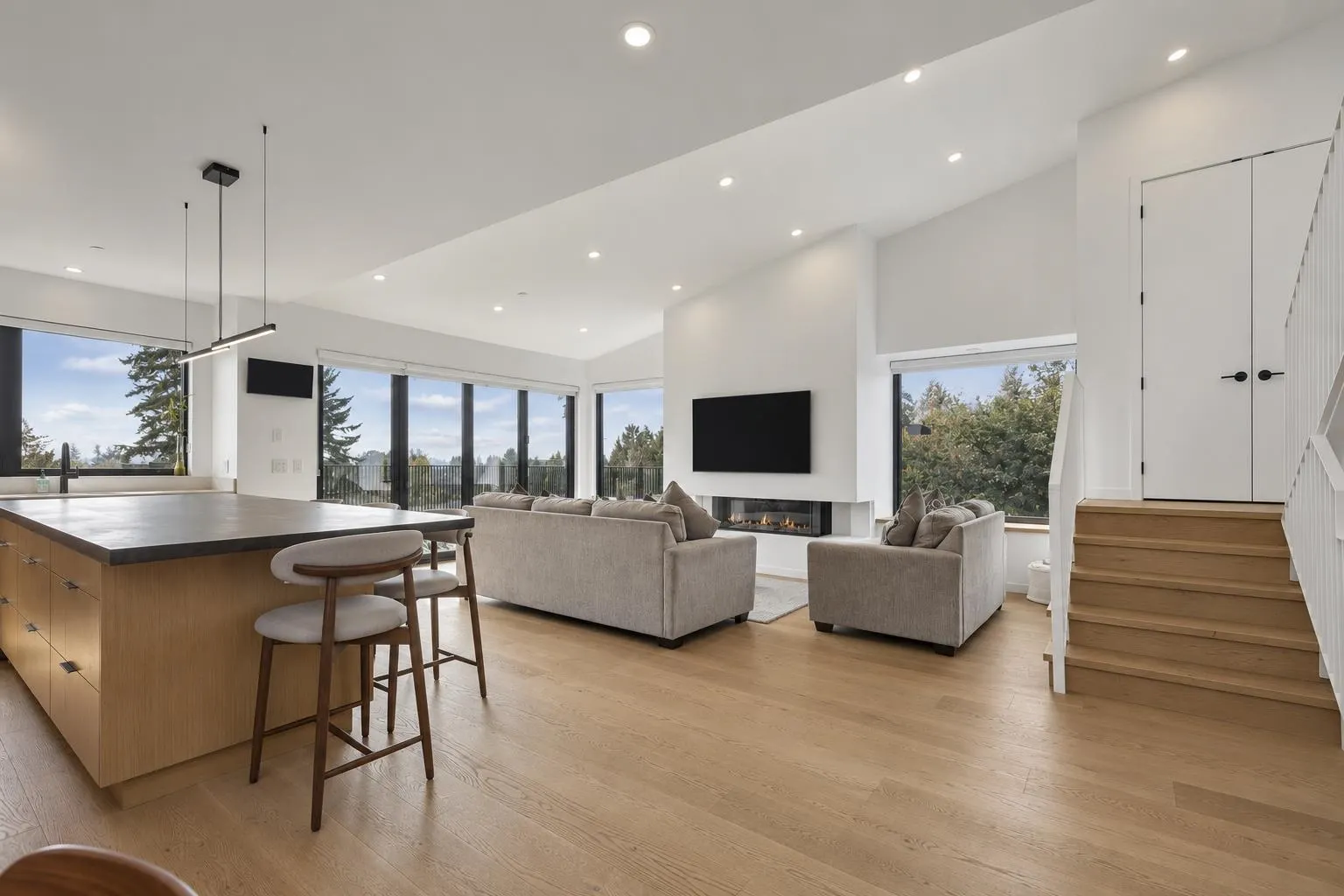 366 W 25th Street
