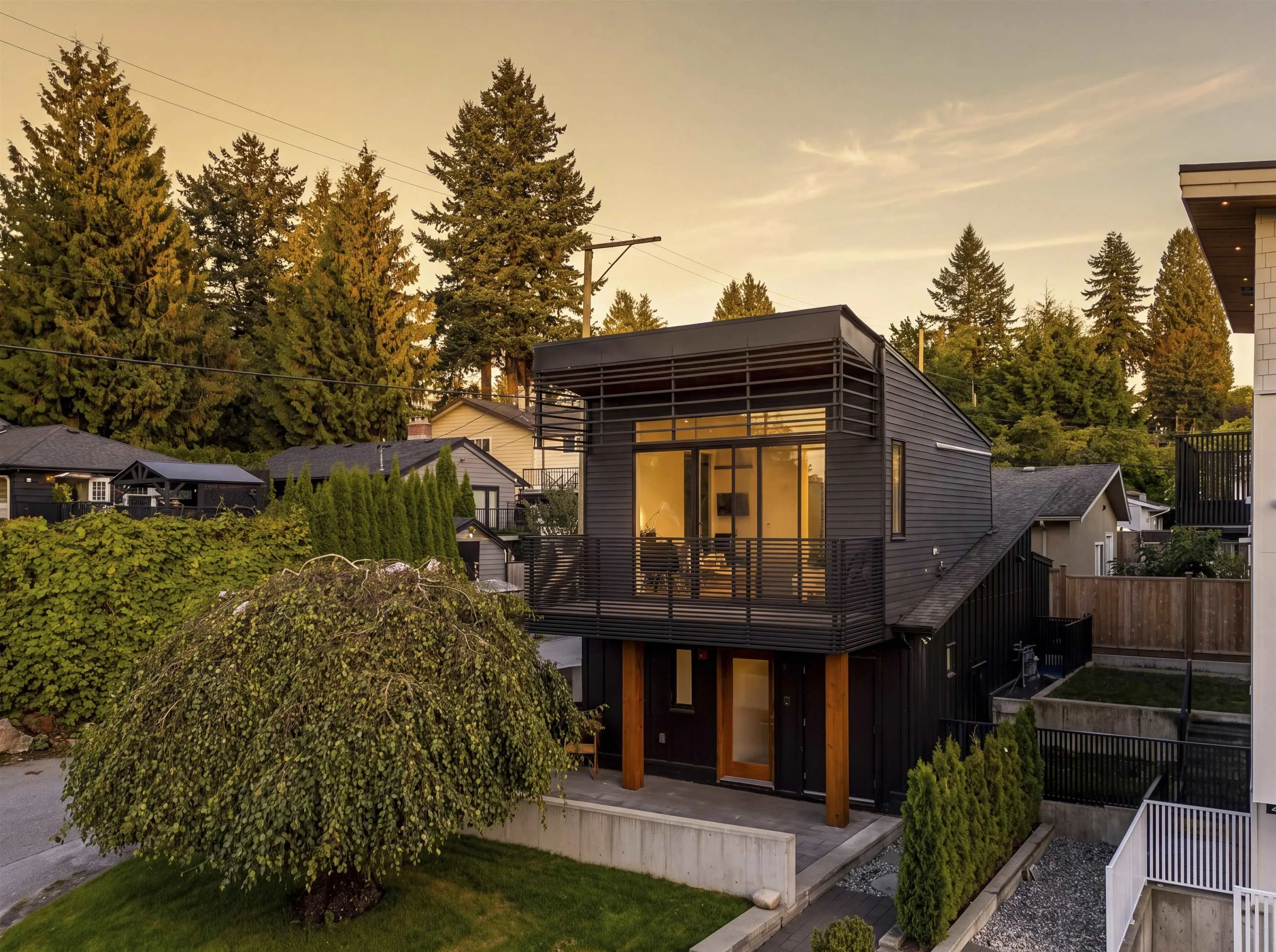 366 W 25th Street