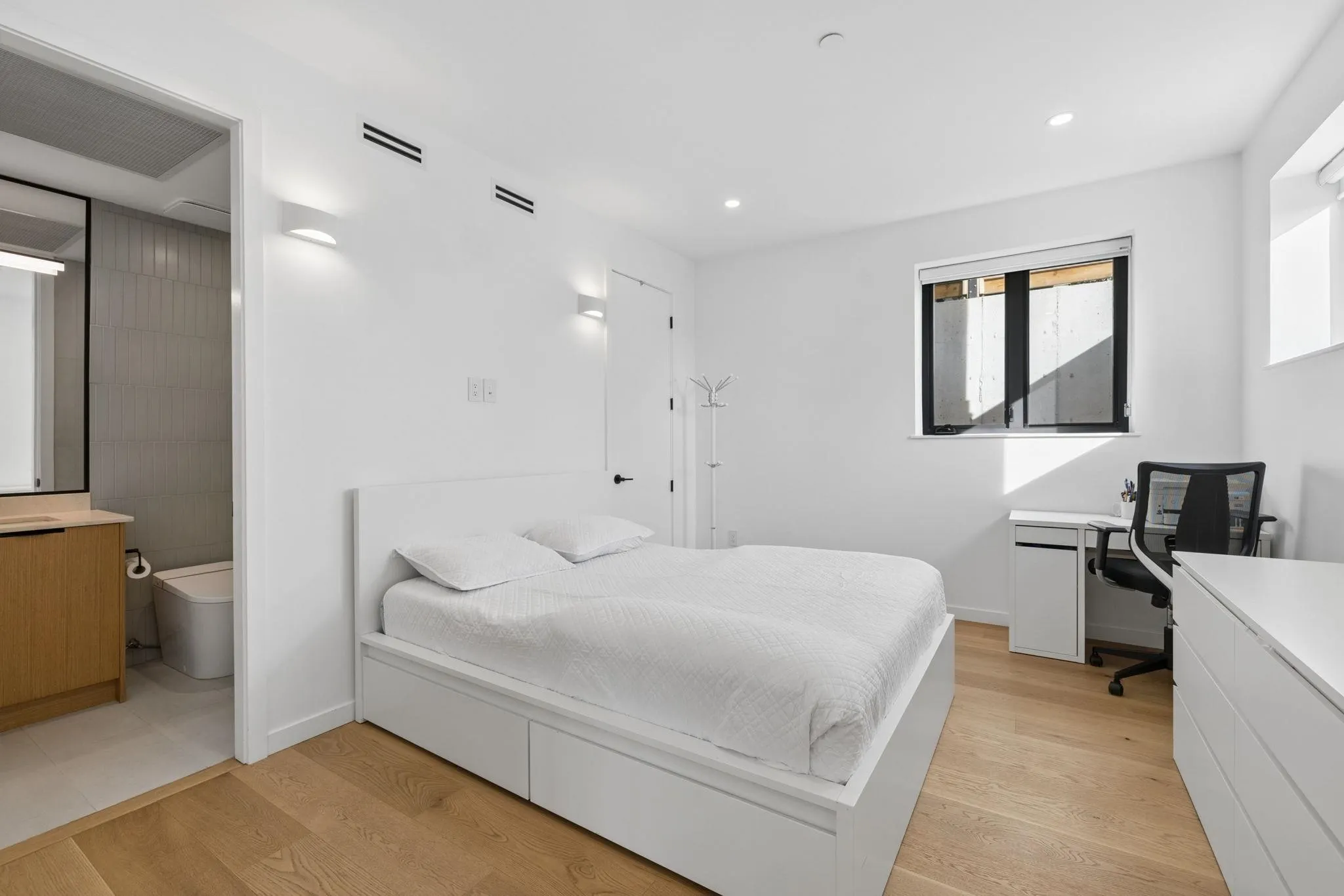 366 W 25th Street
