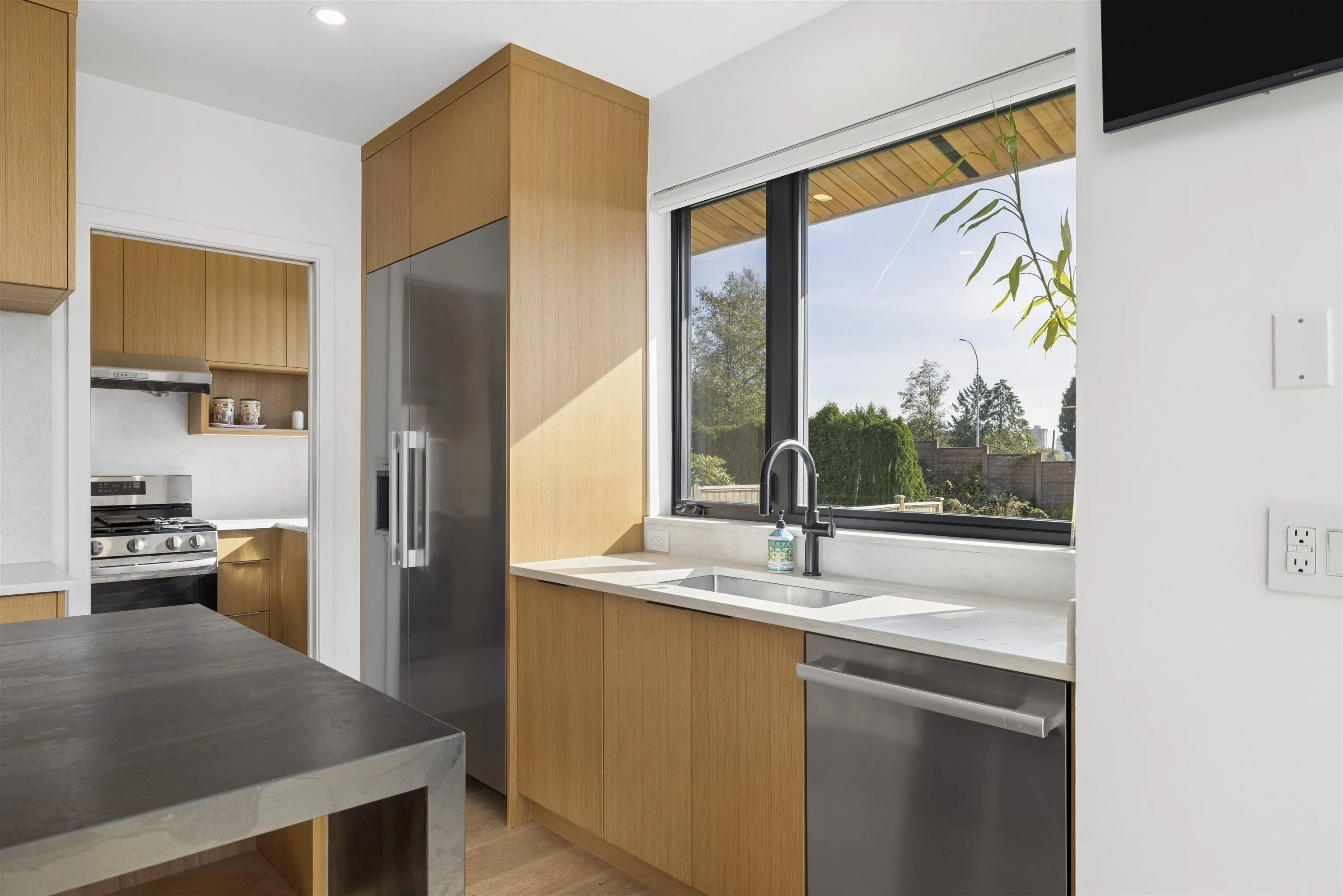 366 W 25th Street