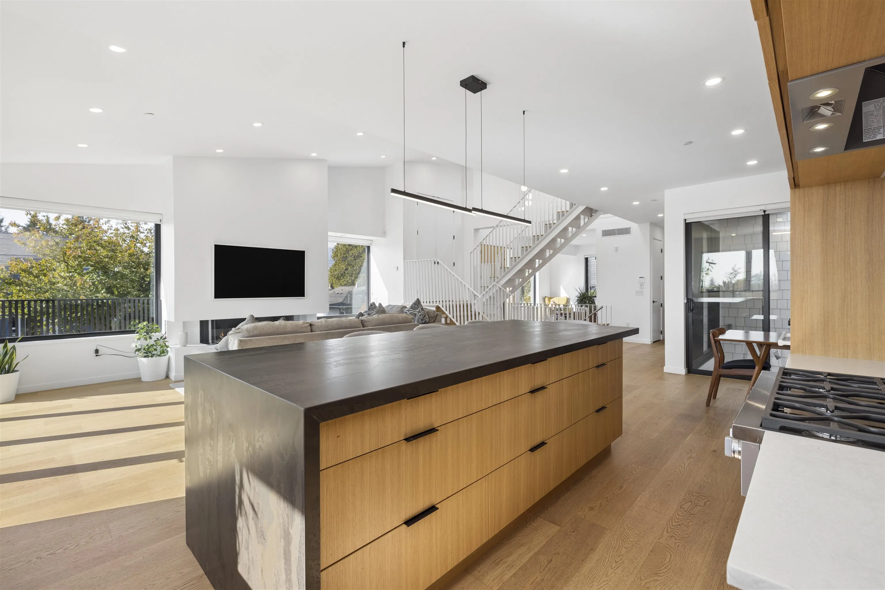 366 W 25th Street