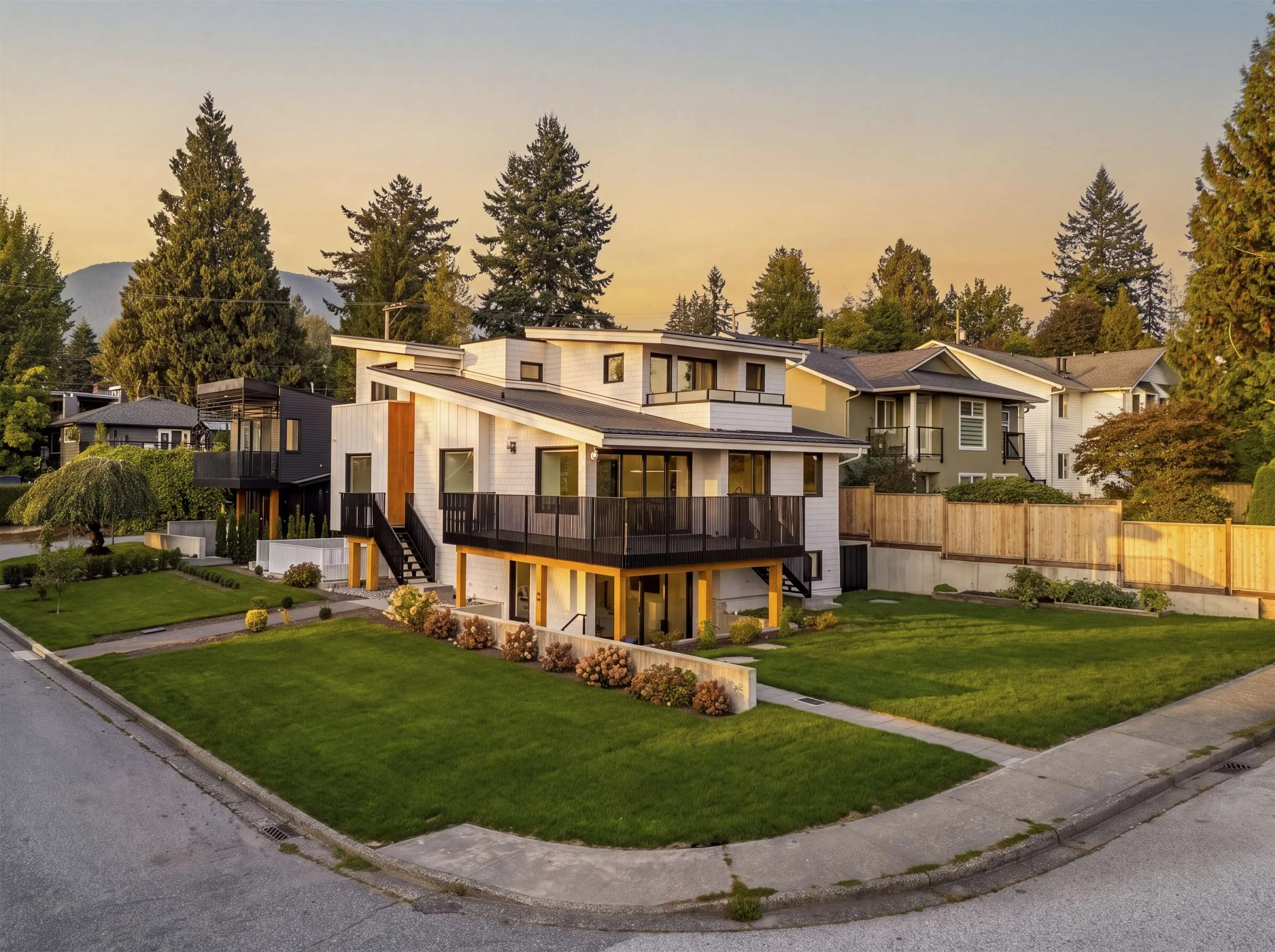 366 W 25th Street