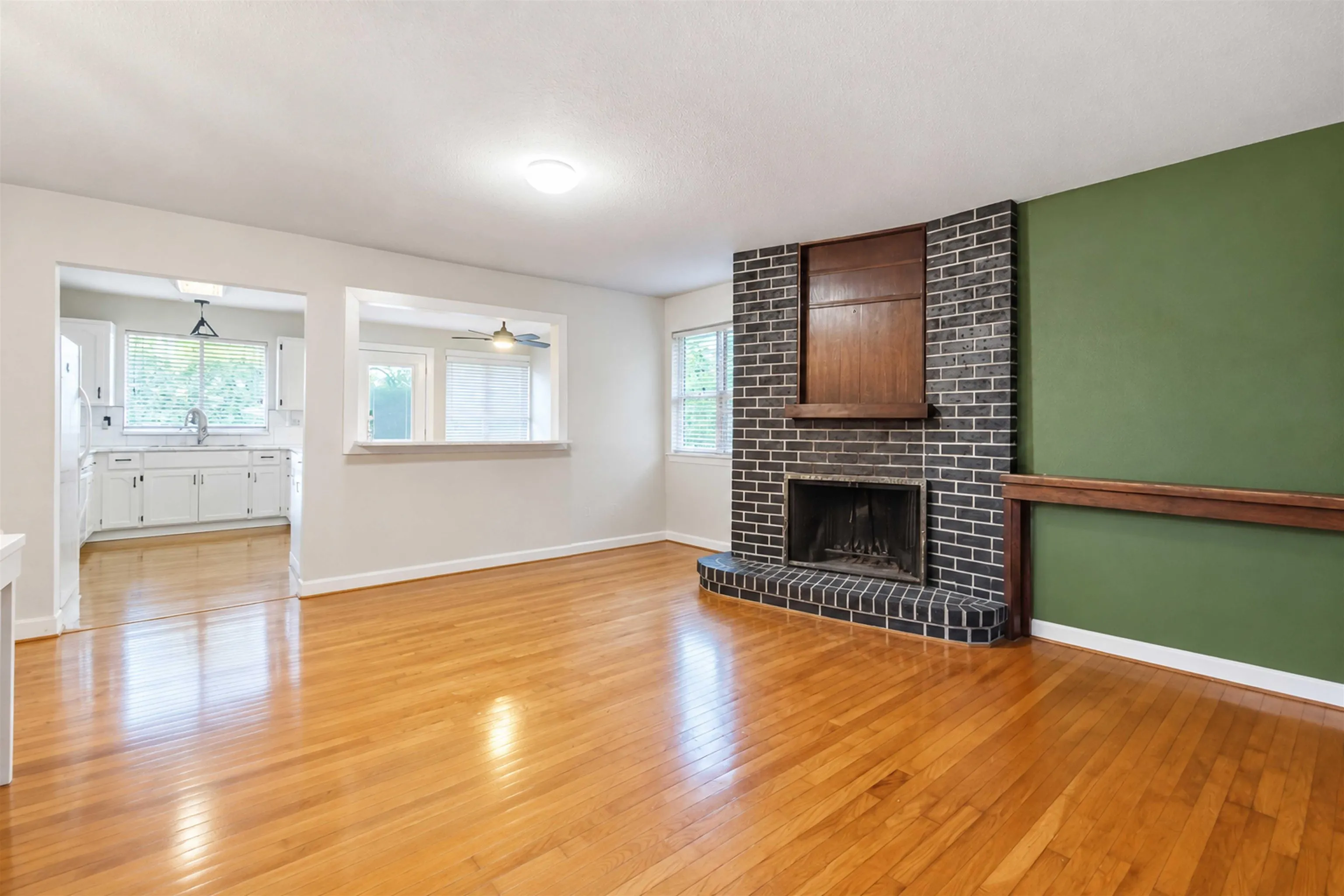 3743 Nanaimo Crescent