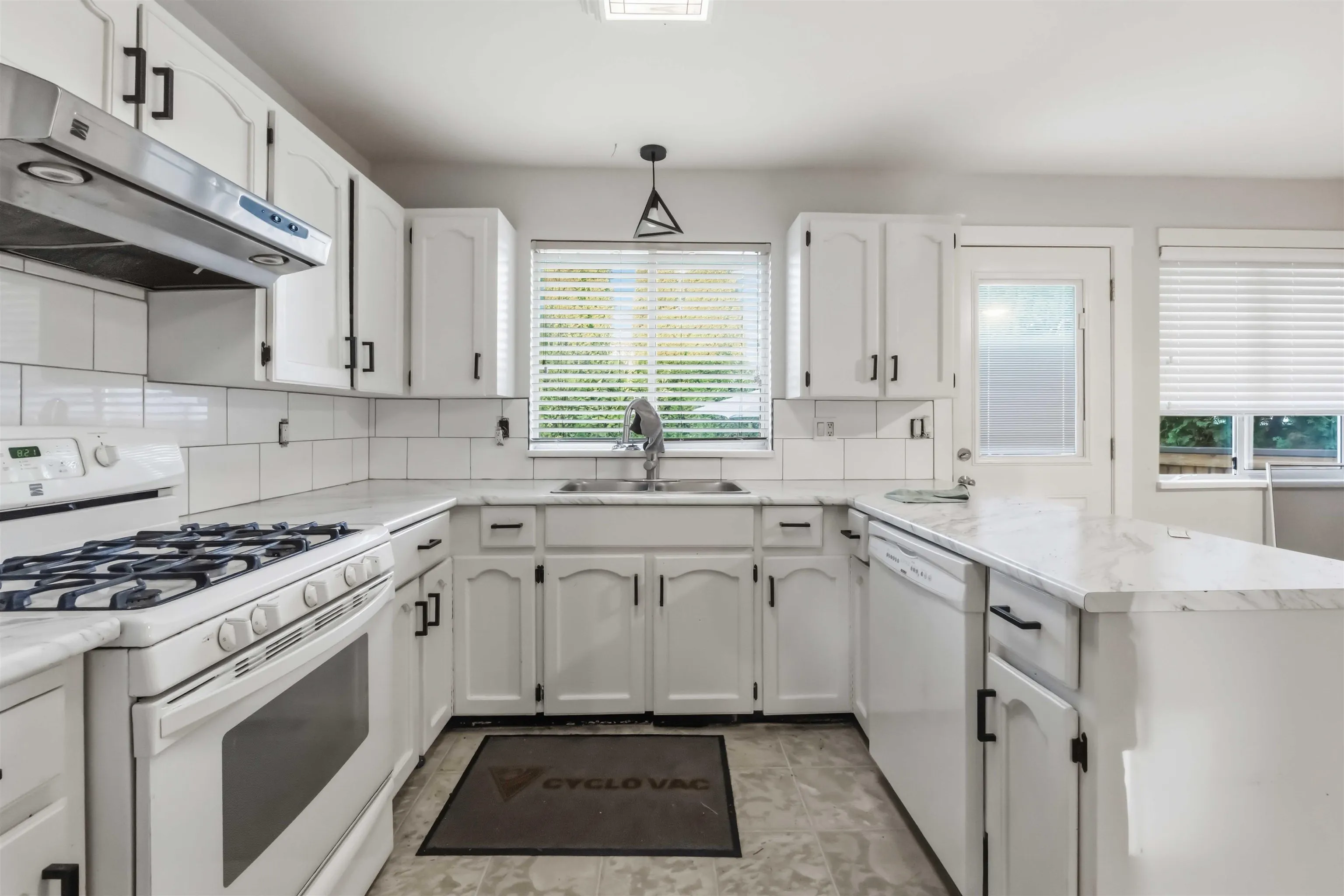 3743 Nanaimo Crescent