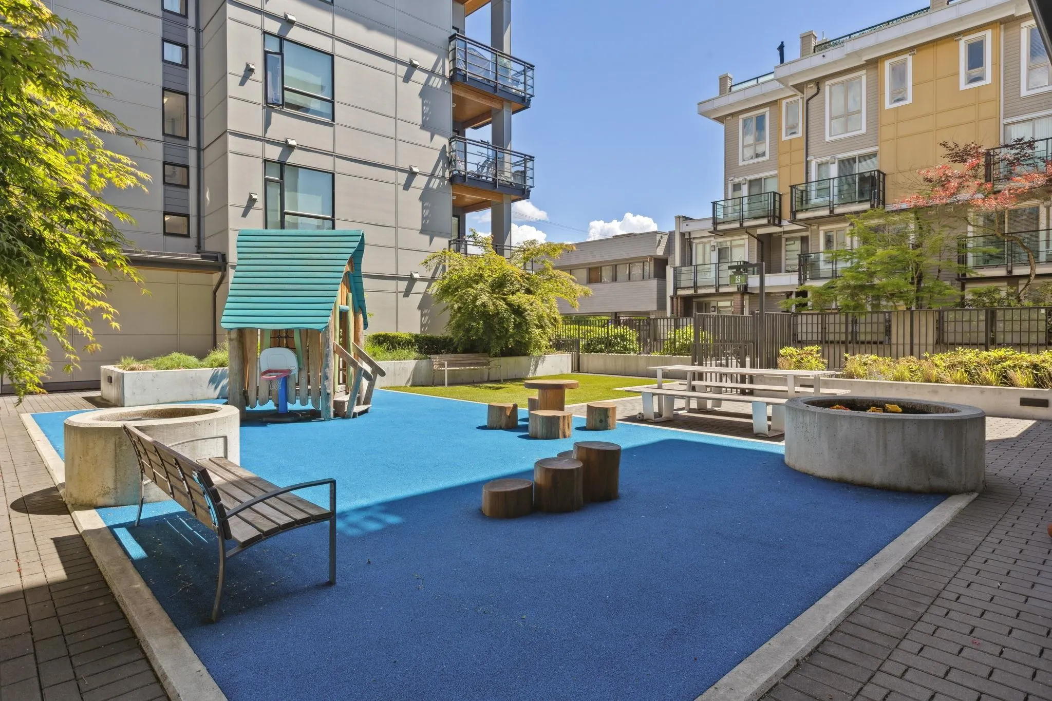 715 W 15th Street #209