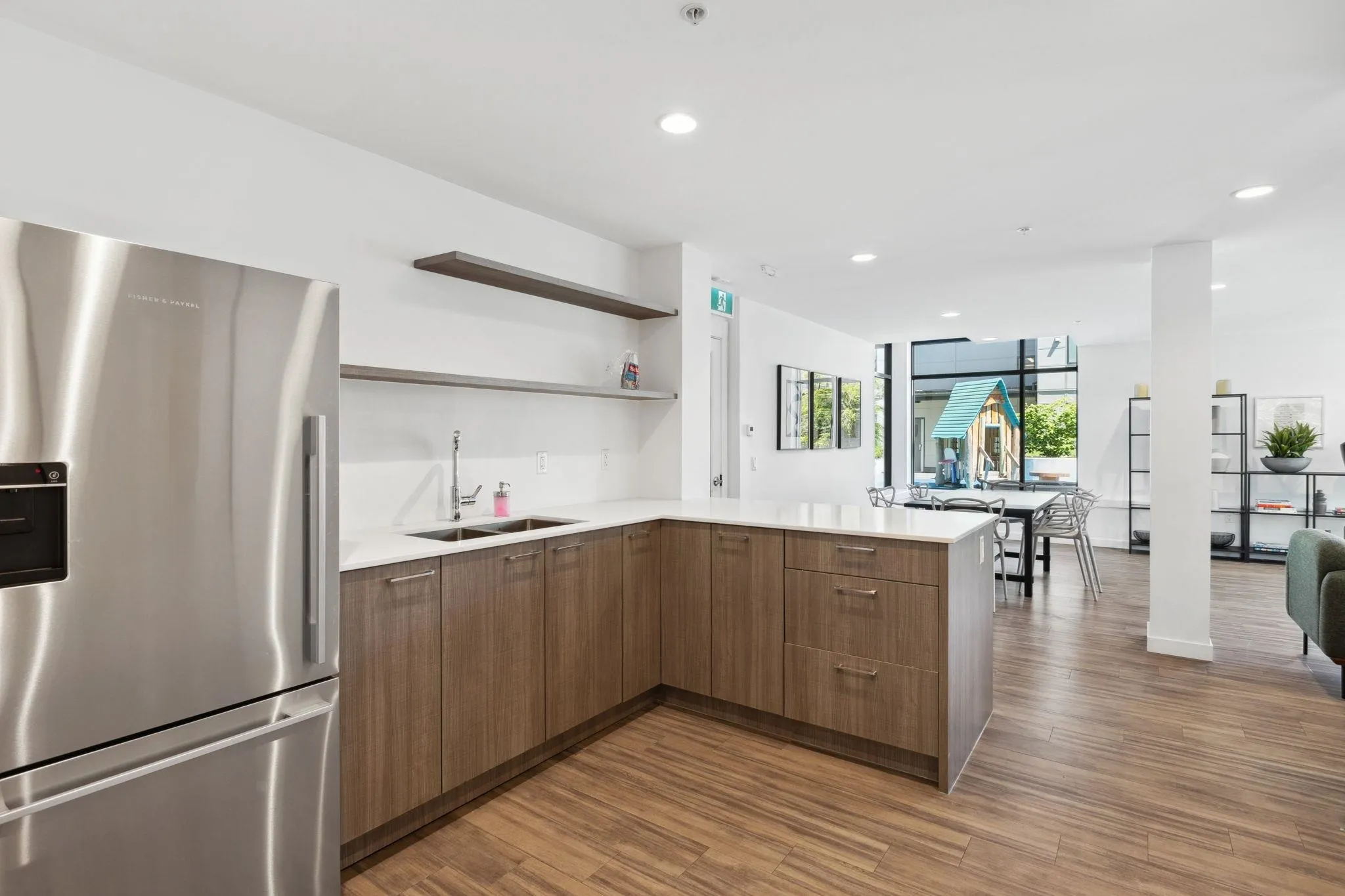715 W 15th Street #209