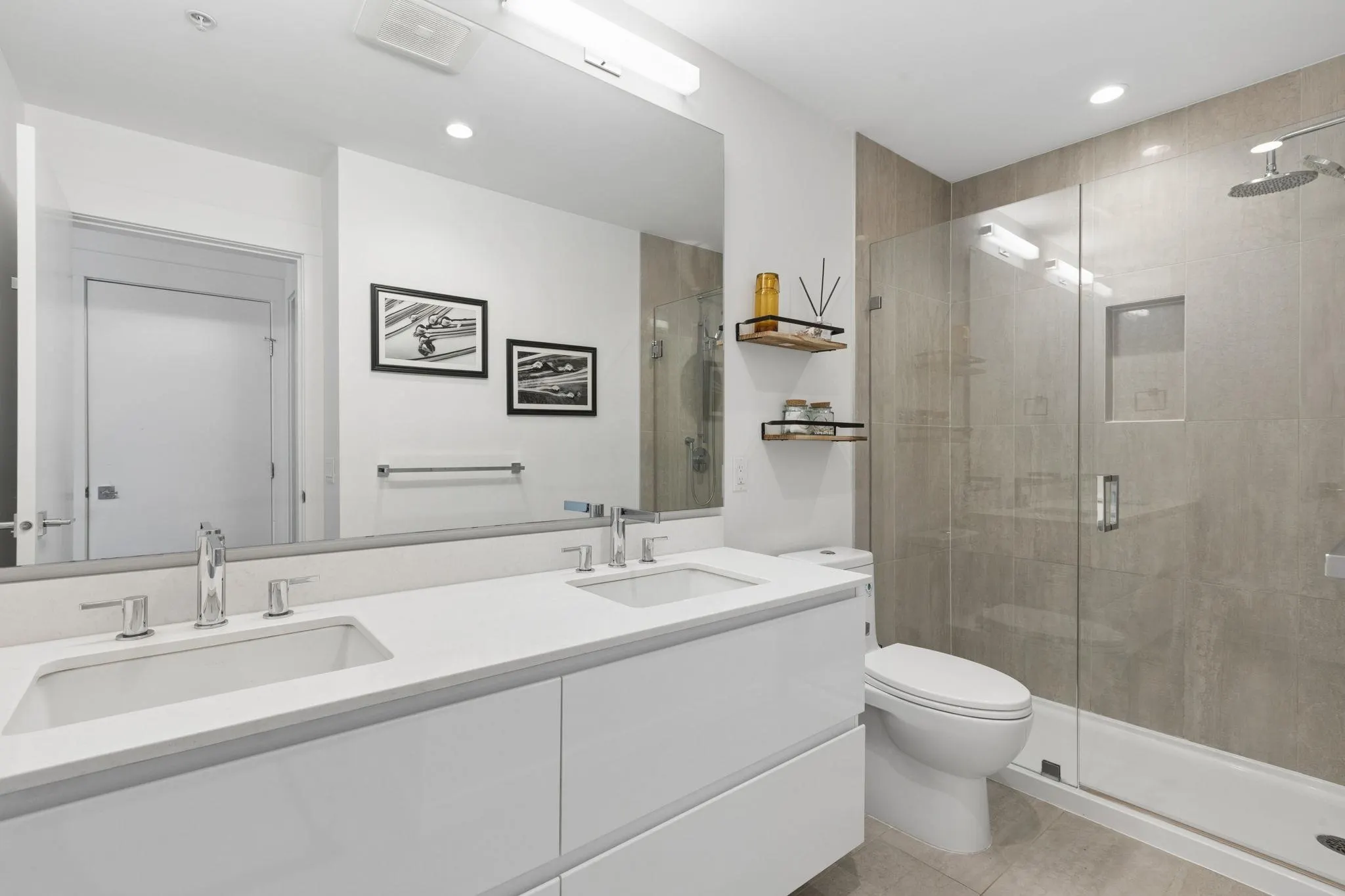 715 W 15th Street #209