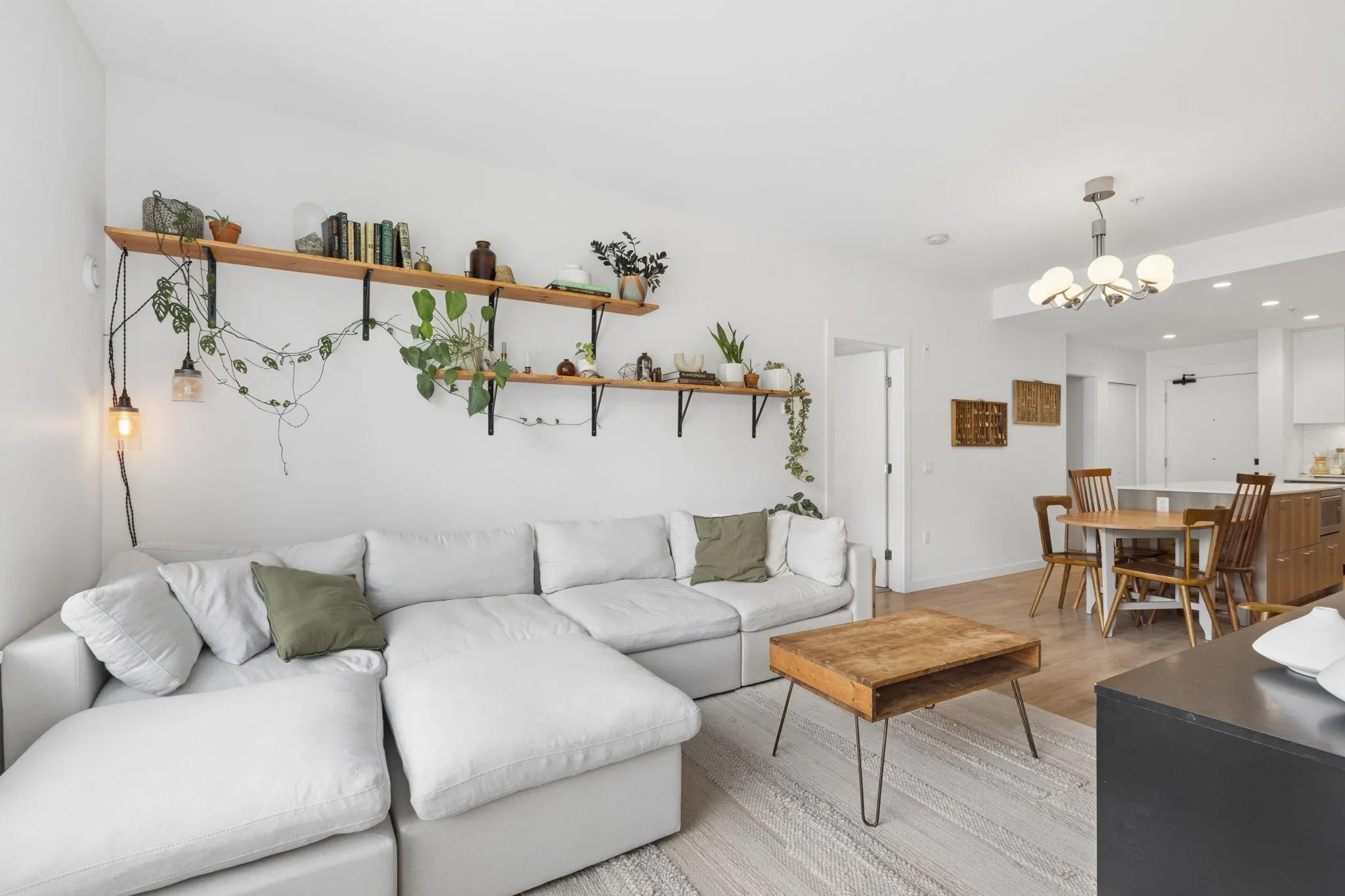 715 W 15th Street #209