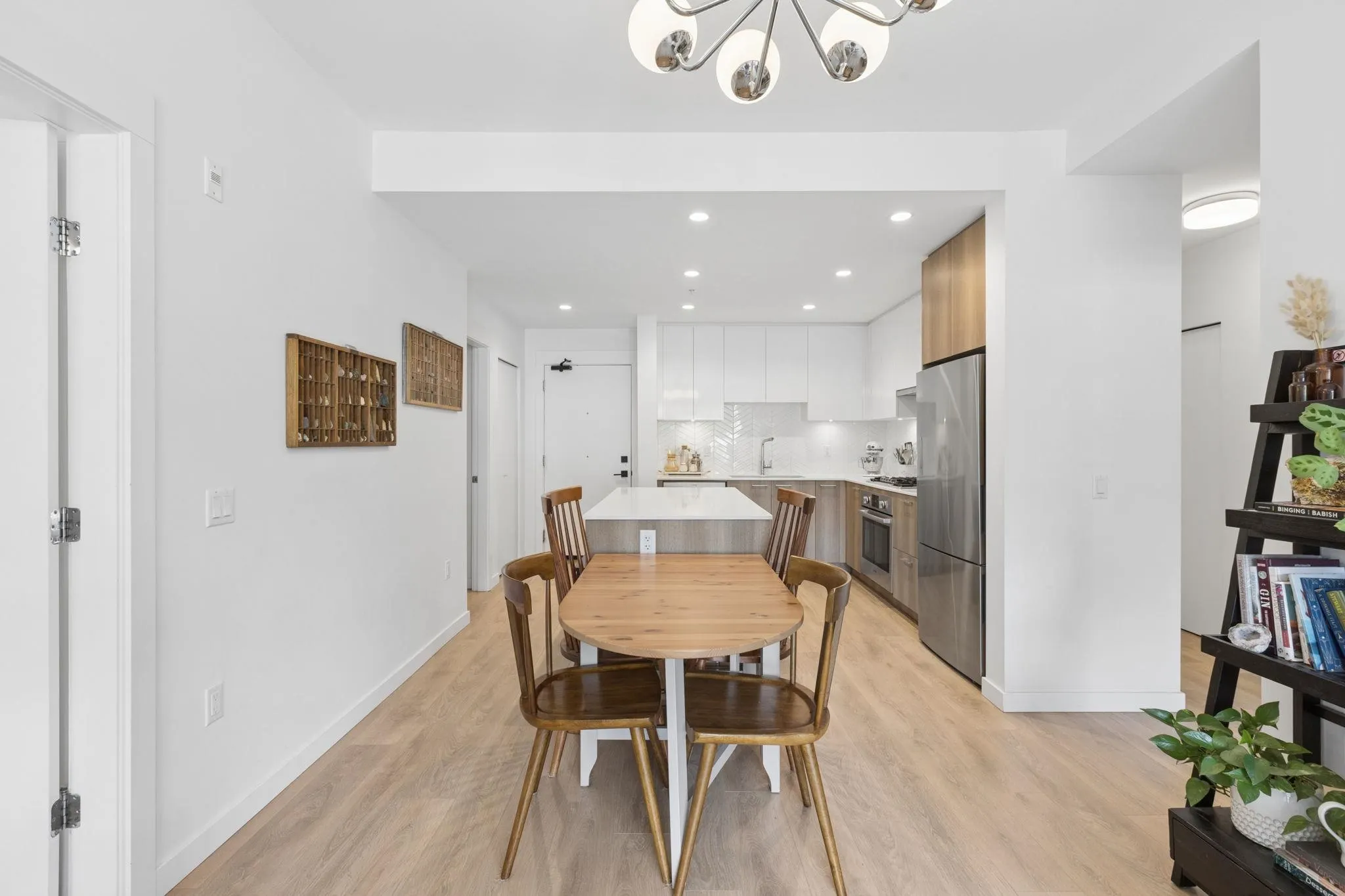 715 W 15th Street #209