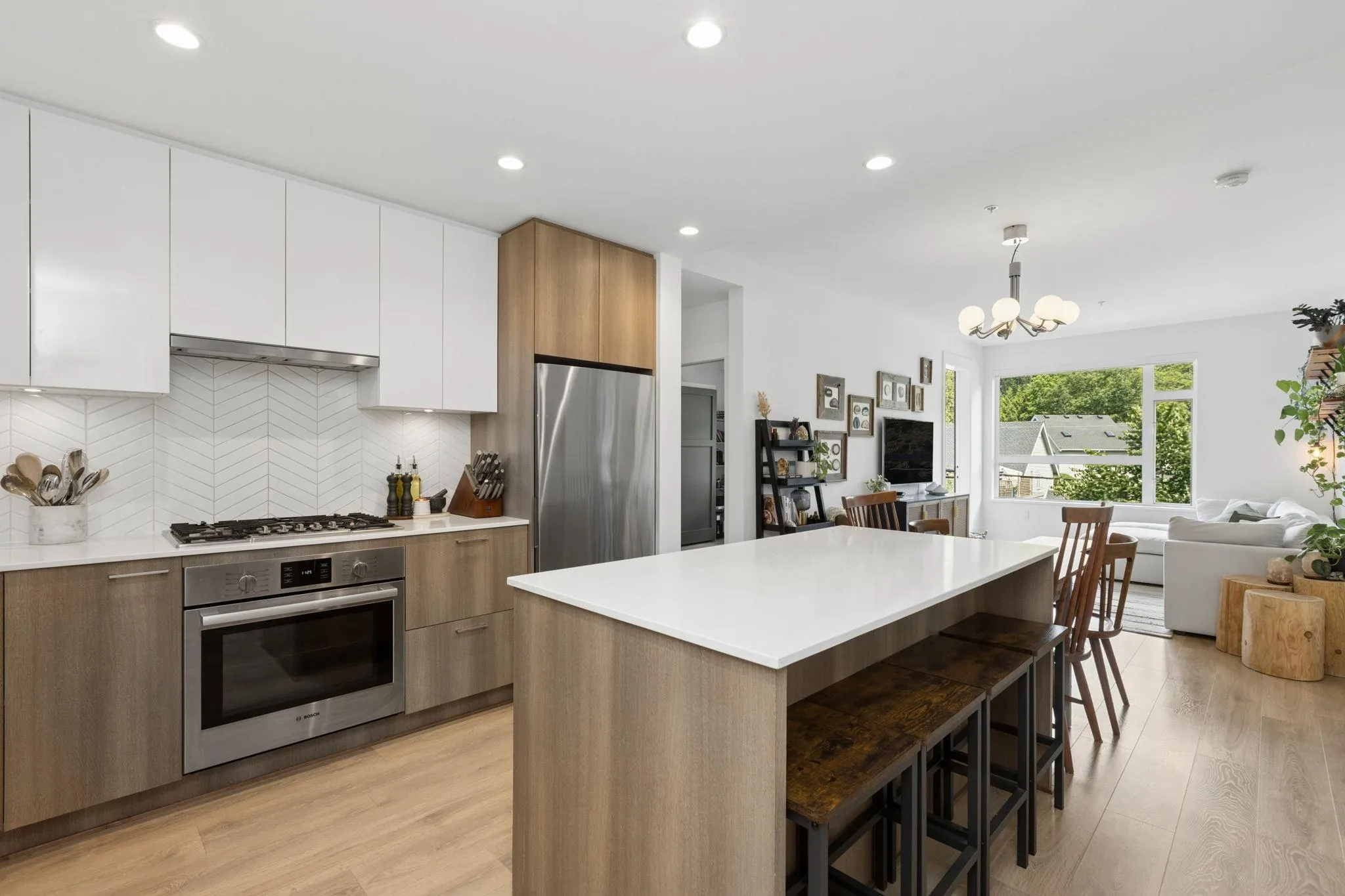 715 W 15th Street #209