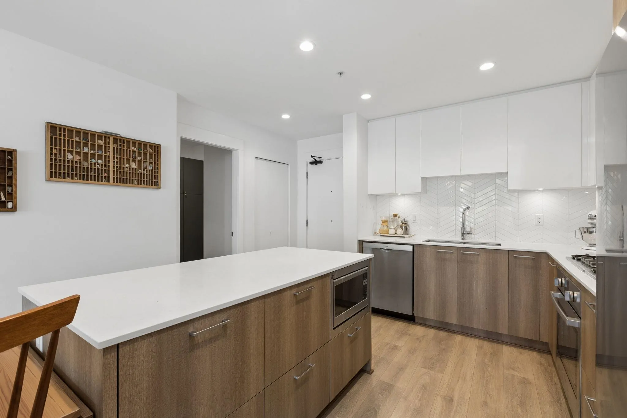 715 W 15th Street #209