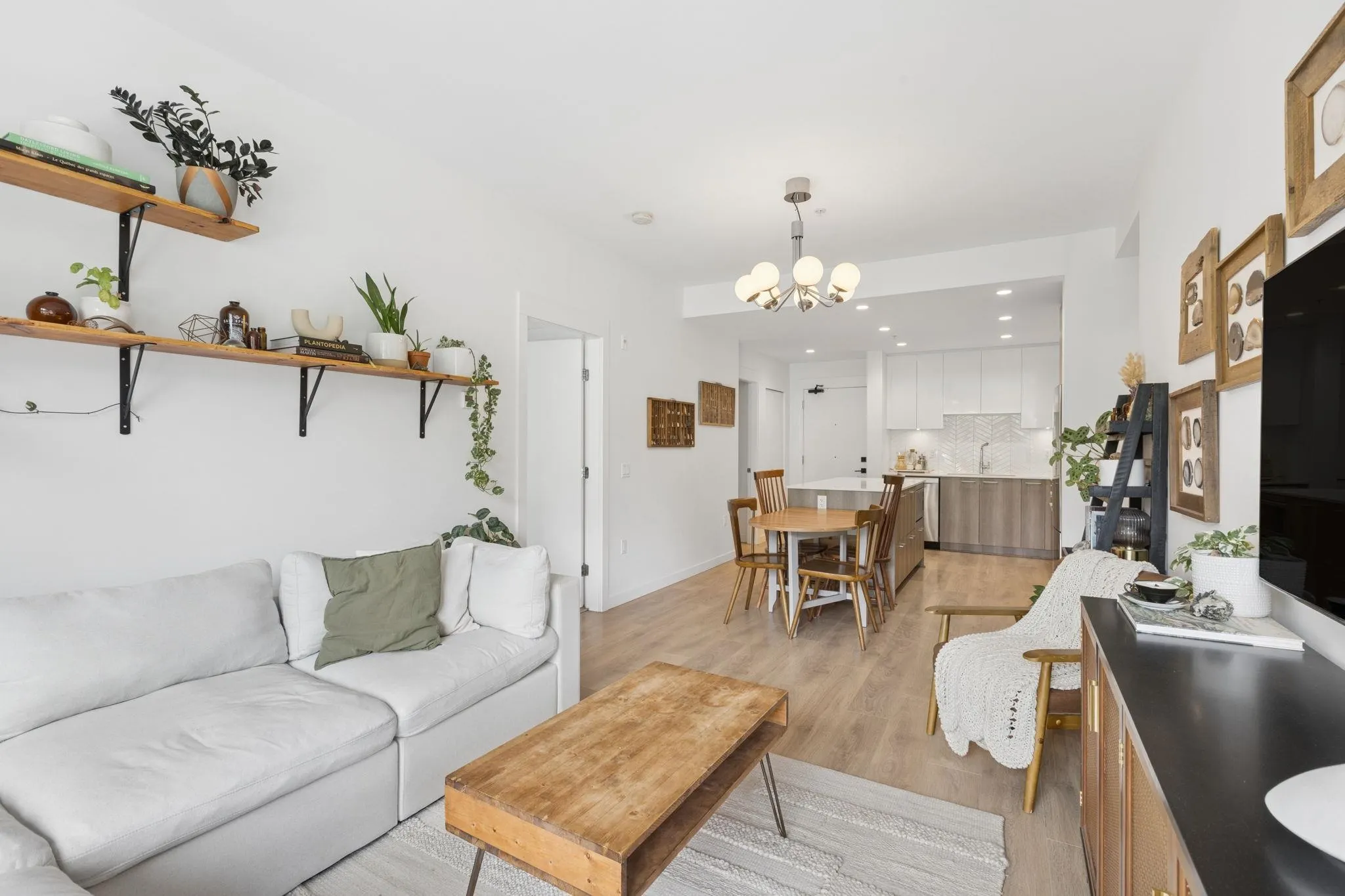 715 W 15th Street #209