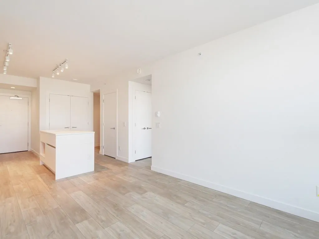 657 Whiting Way #2401
