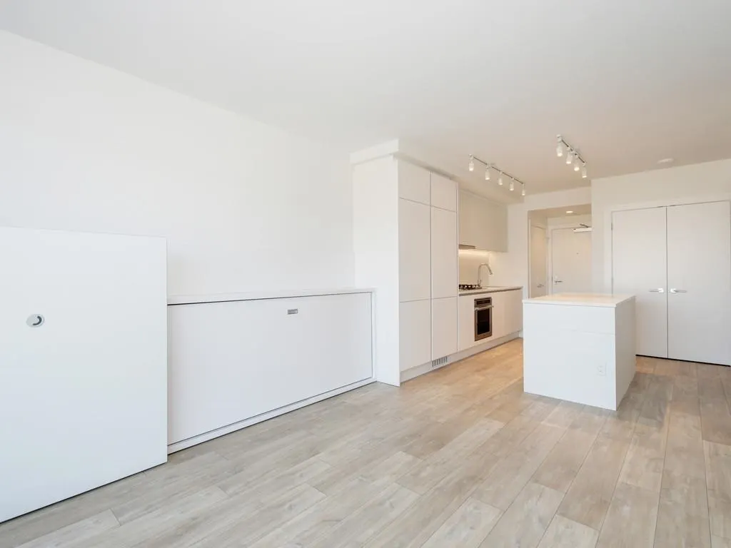 657 Whiting Way #2401