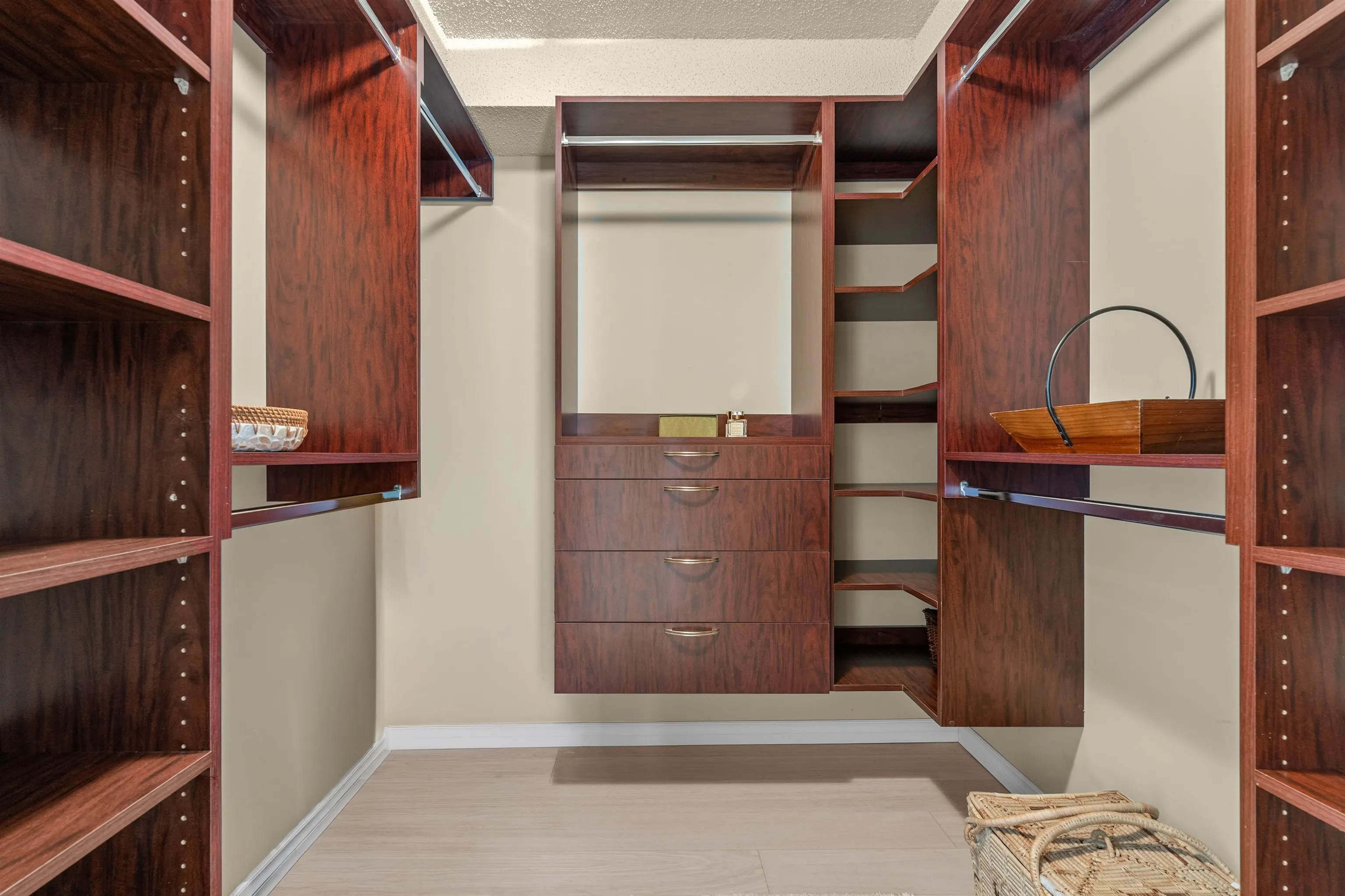 2280 Bellevue Avenue #103
