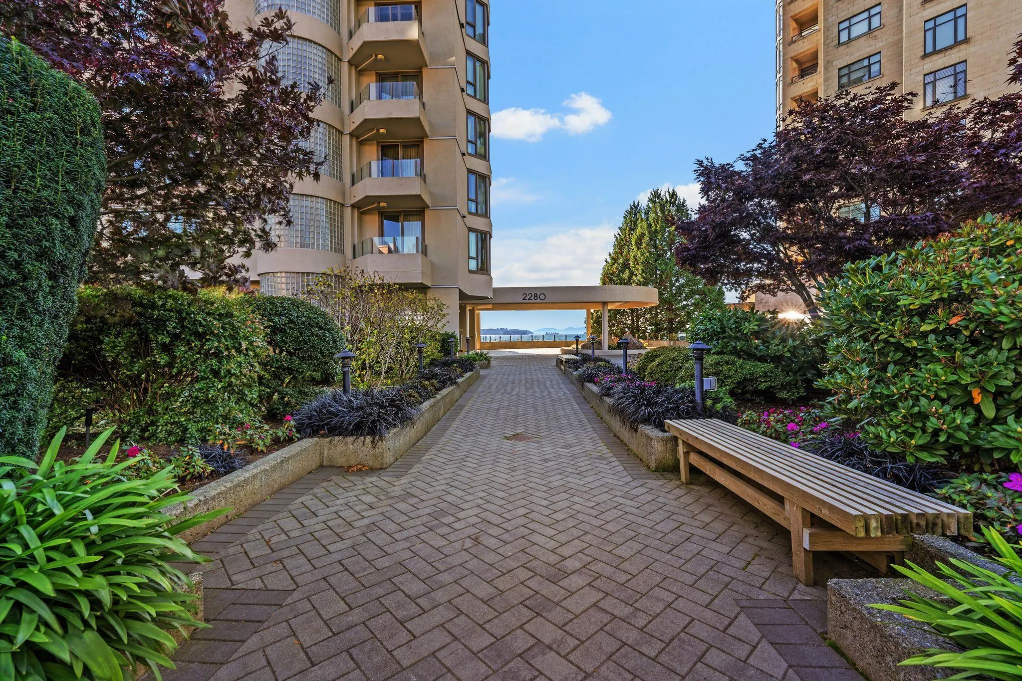 2280 Bellevue Avenue #103