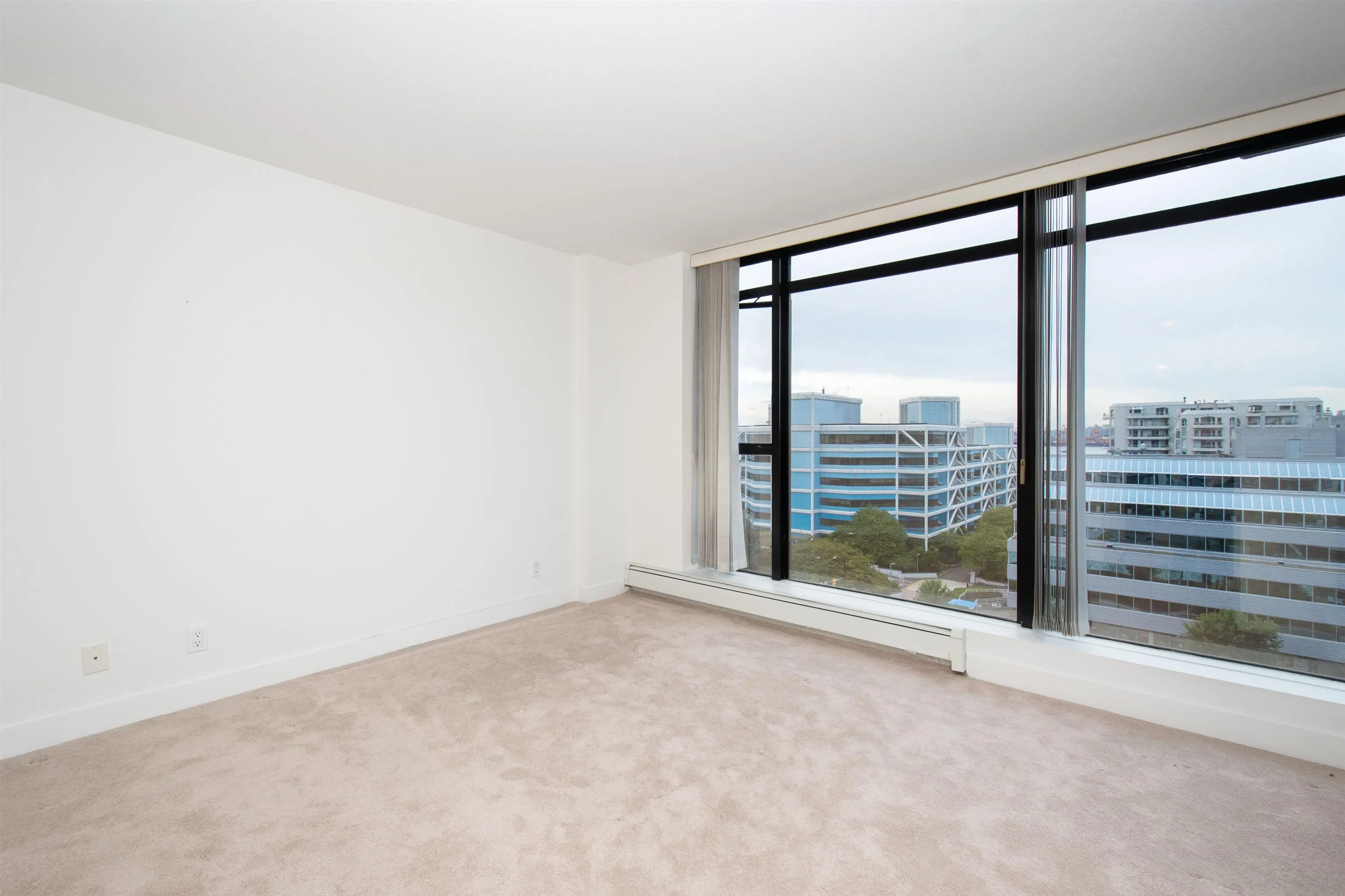 175 W 1st Street #712