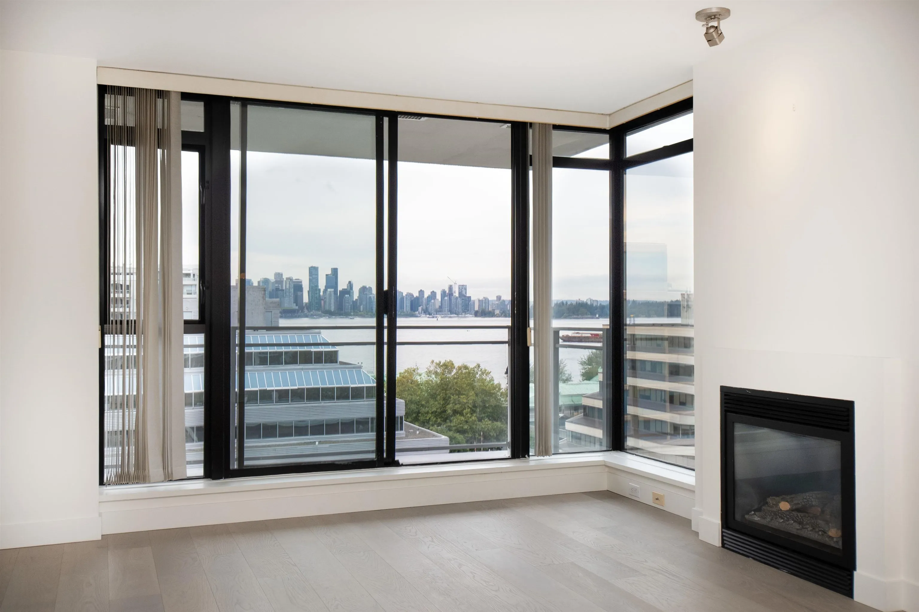 175 W 1st Street #712