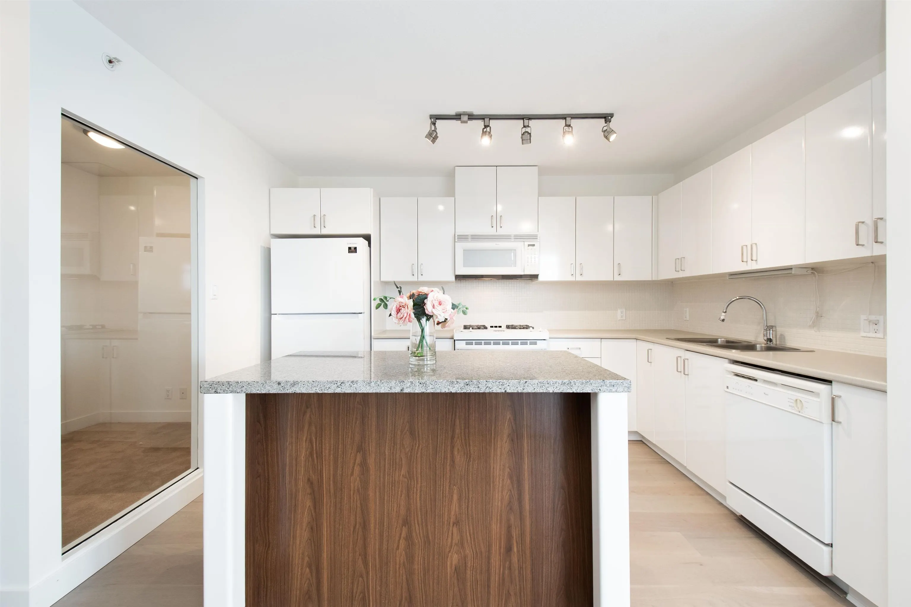175 W 1st Street #712