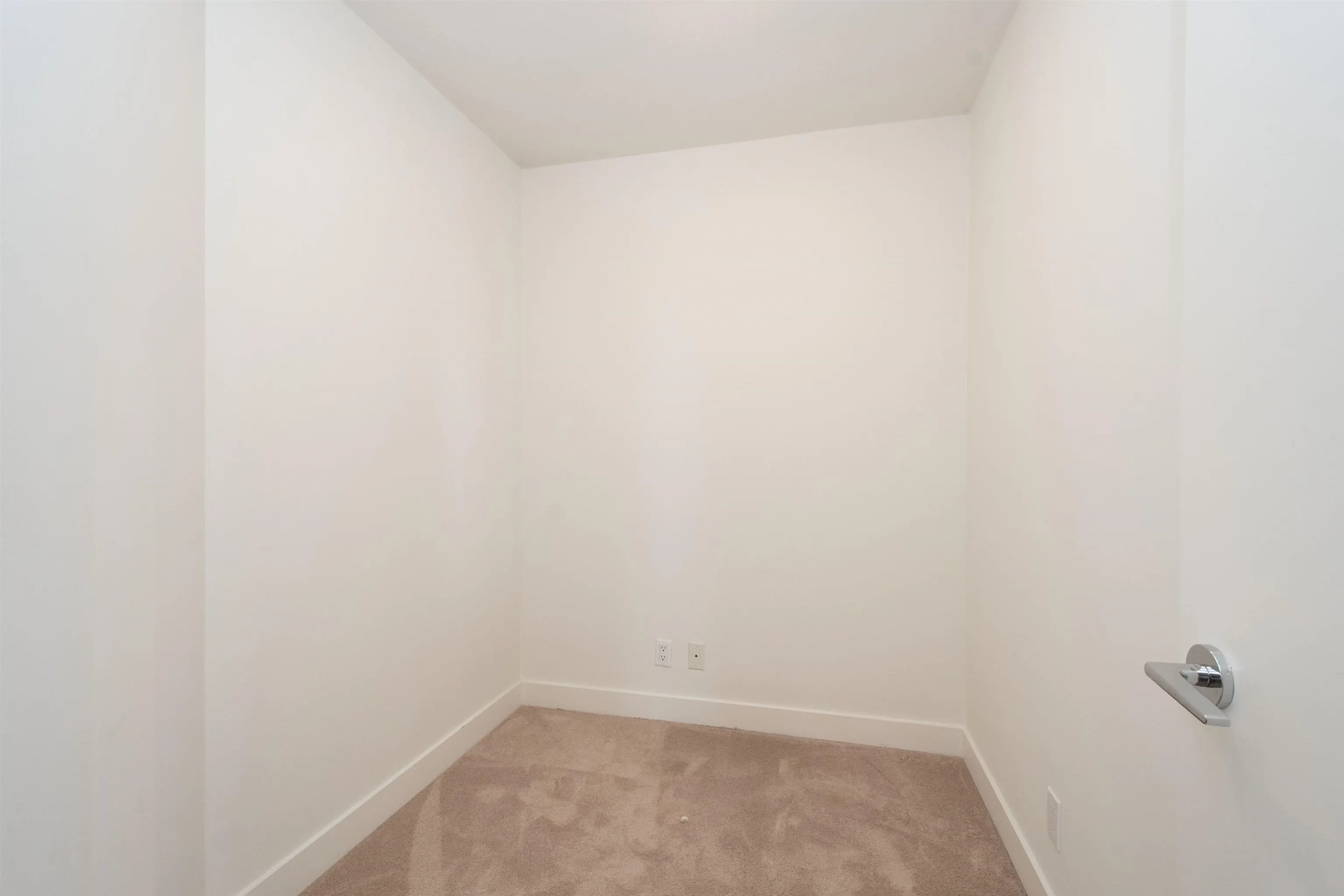 175 W 1st Street #712