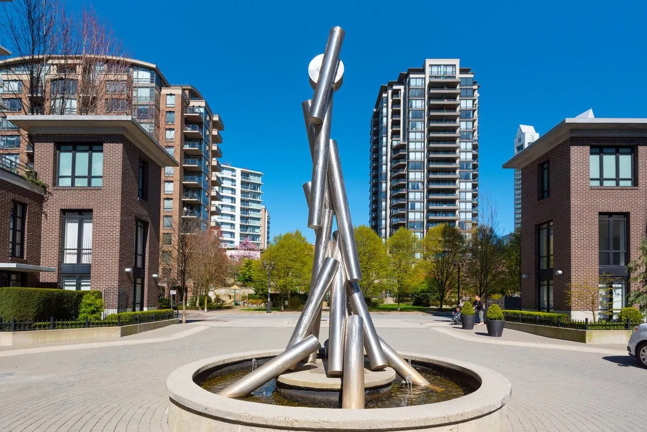 175 W 1st Street #712