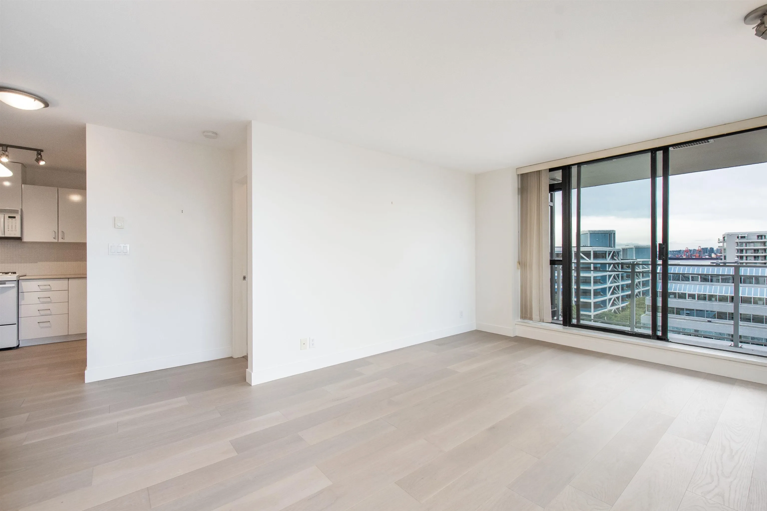 175 W 1st Street #712