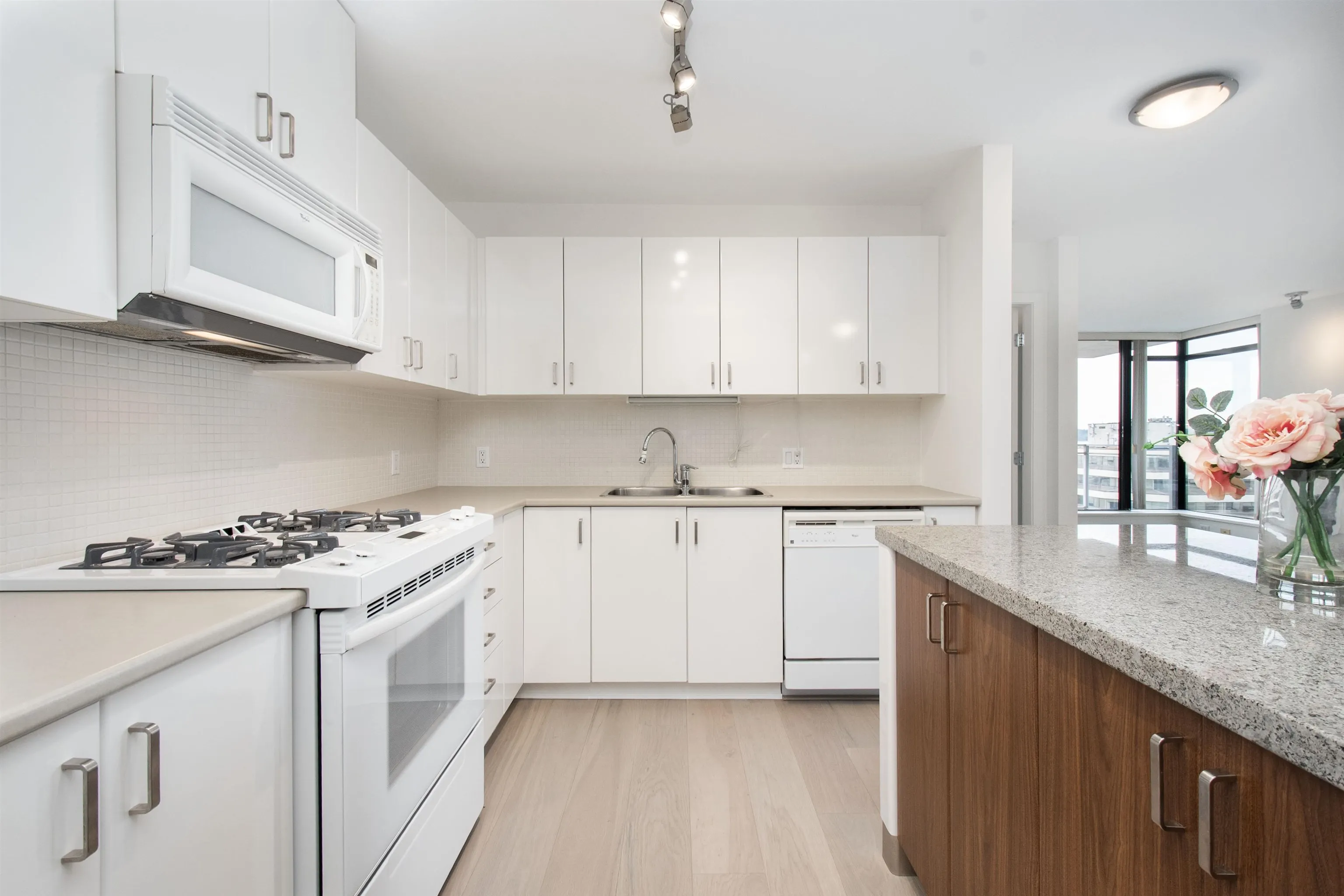 175 W 1st Street #712