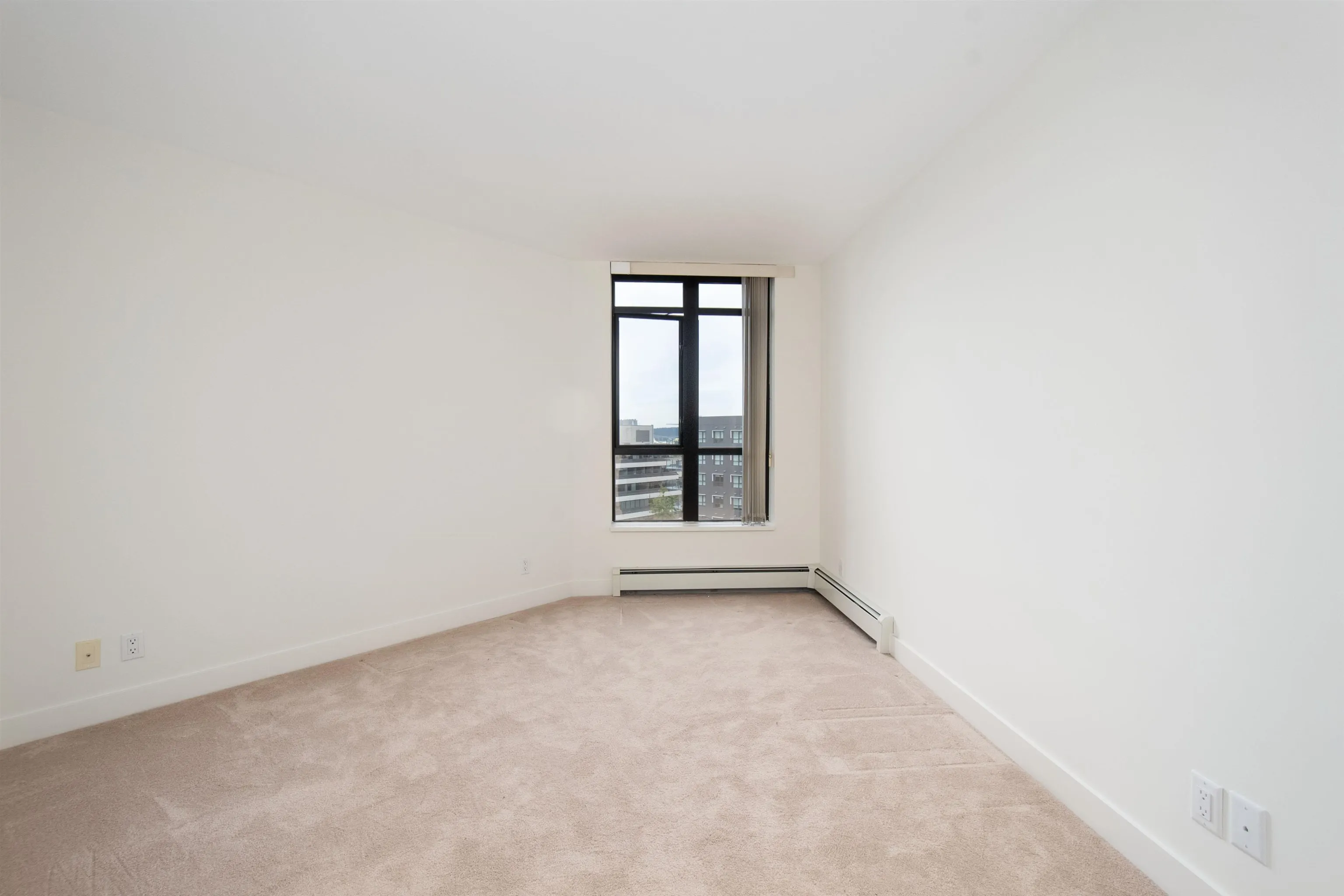 175 W 1st Street #712