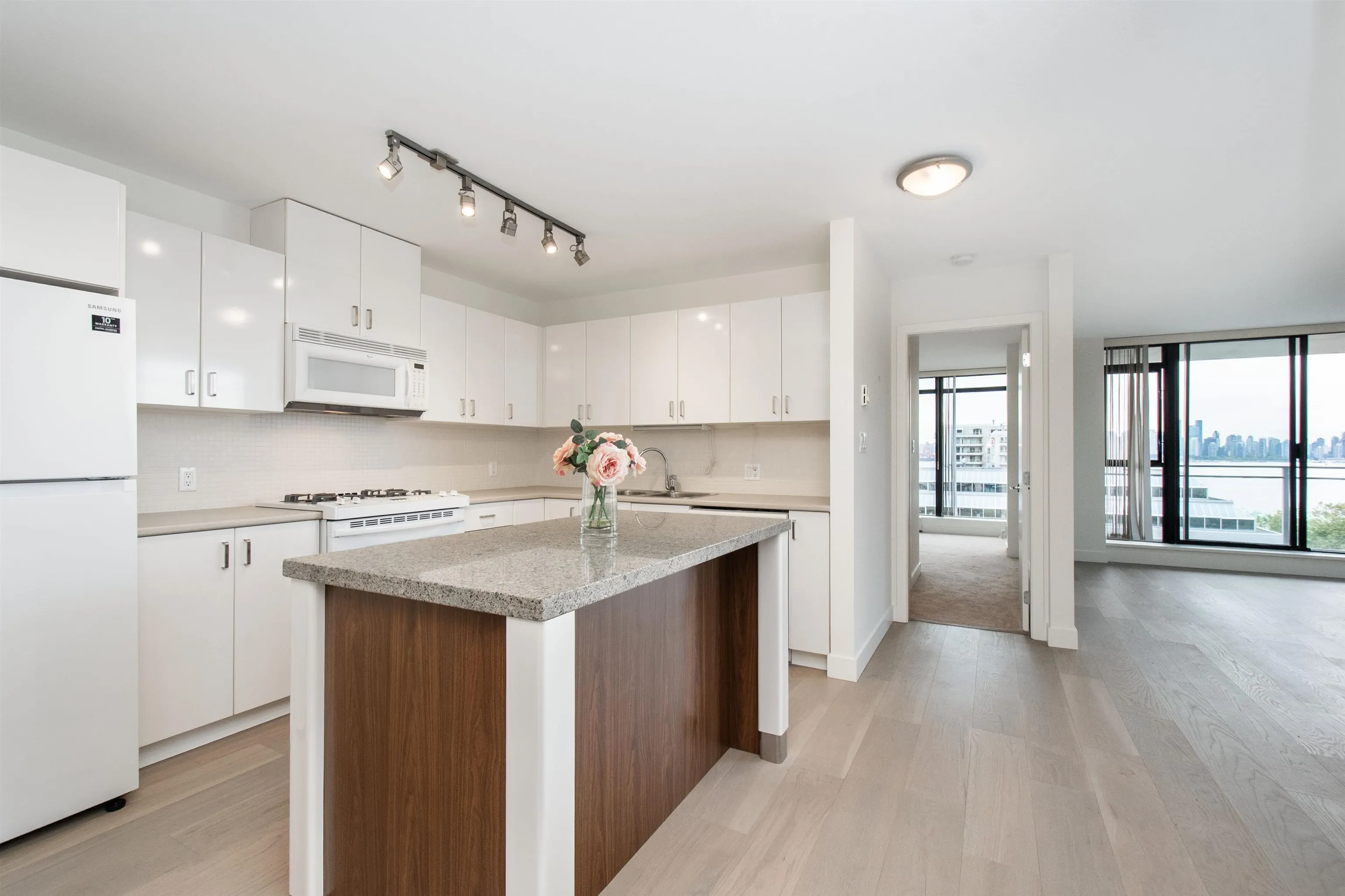 175 W 1st Street #712