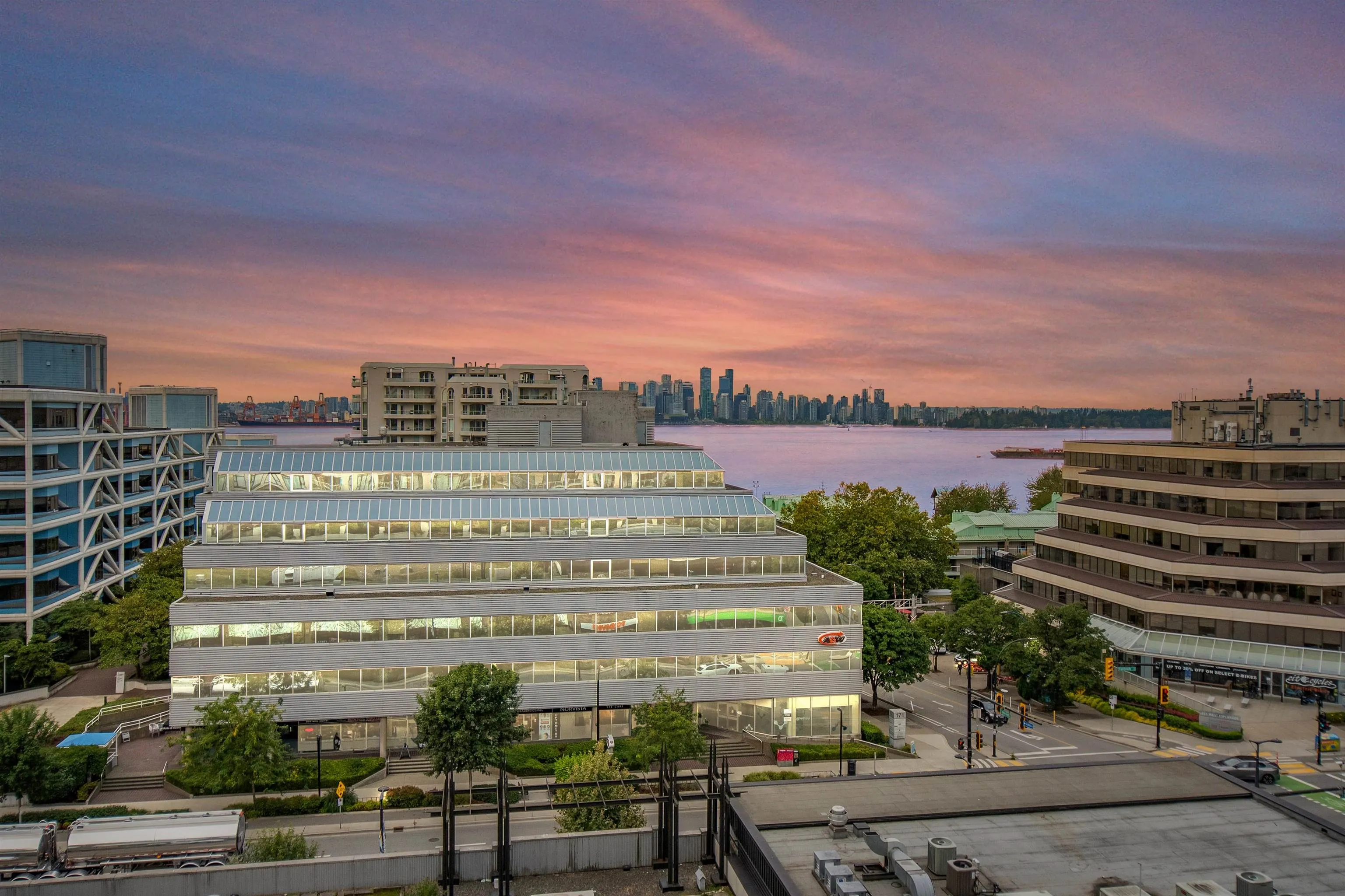 175 W 1st Street #712