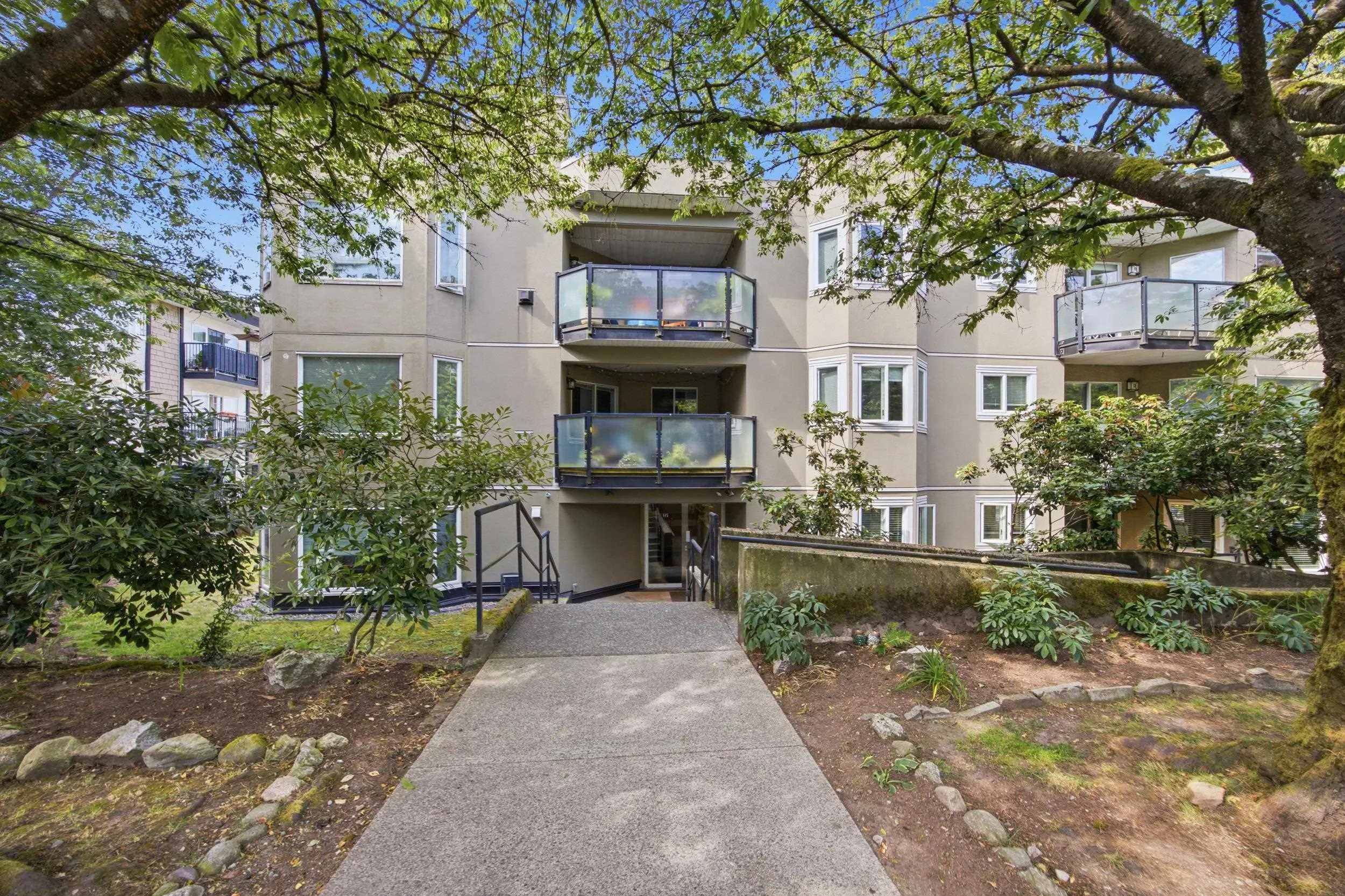 175 W 4th Street #101