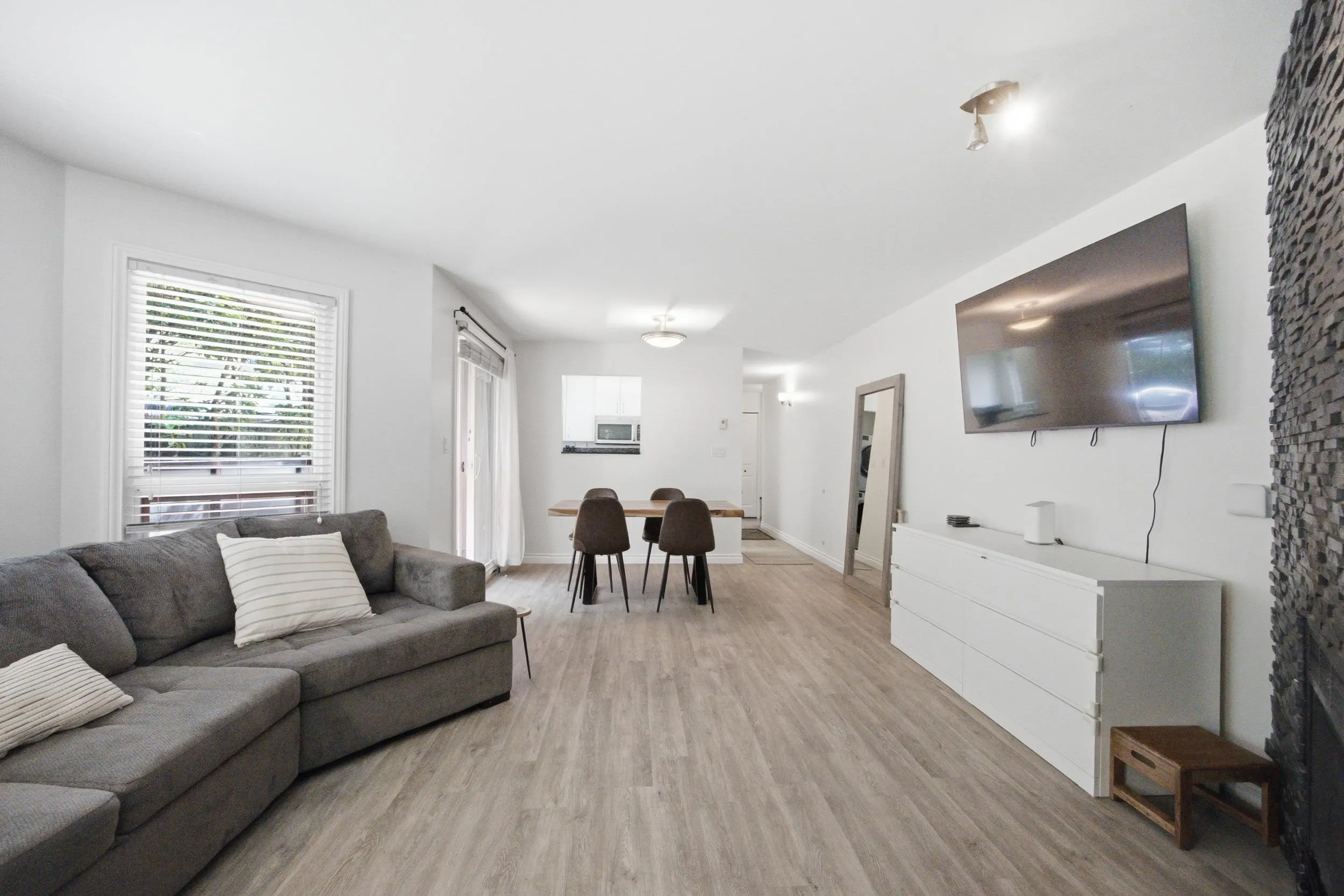 175 W 4th Street #101