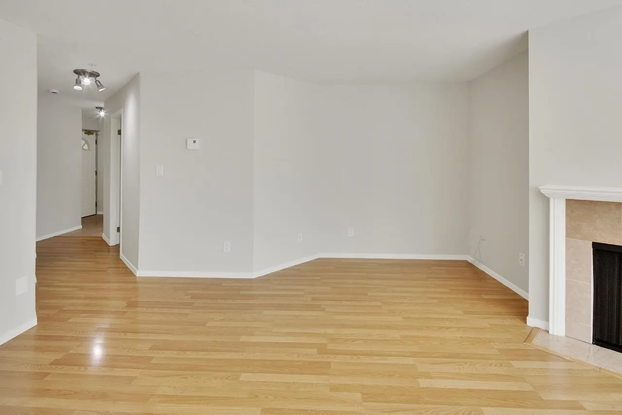 943 W 8th Avenue #204