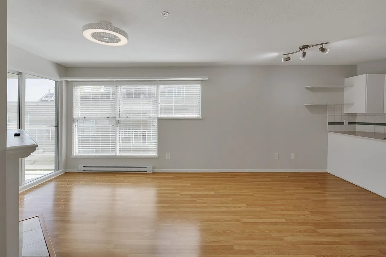 943 W 8th Avenue #204