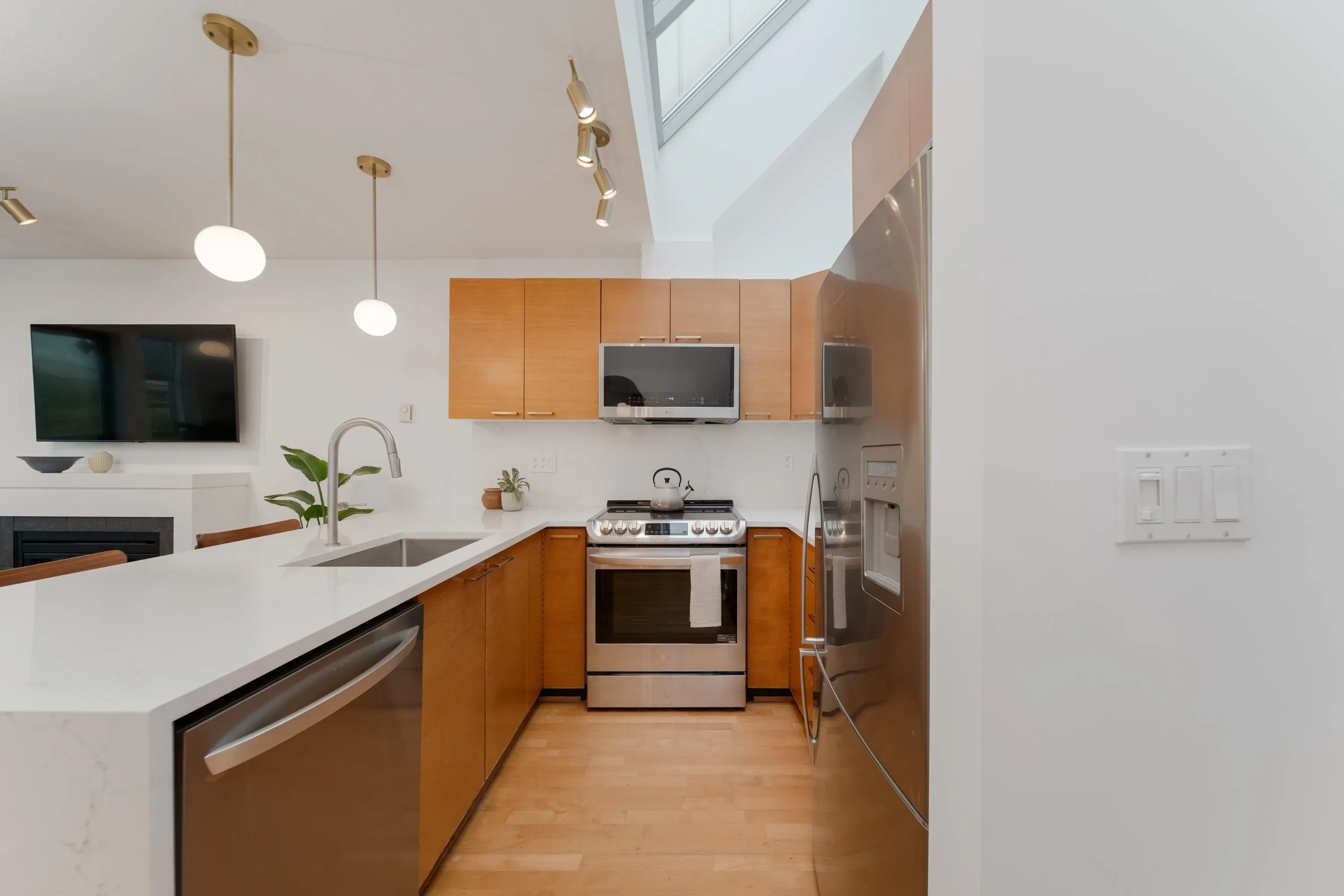1250 W 6th Avenue #9