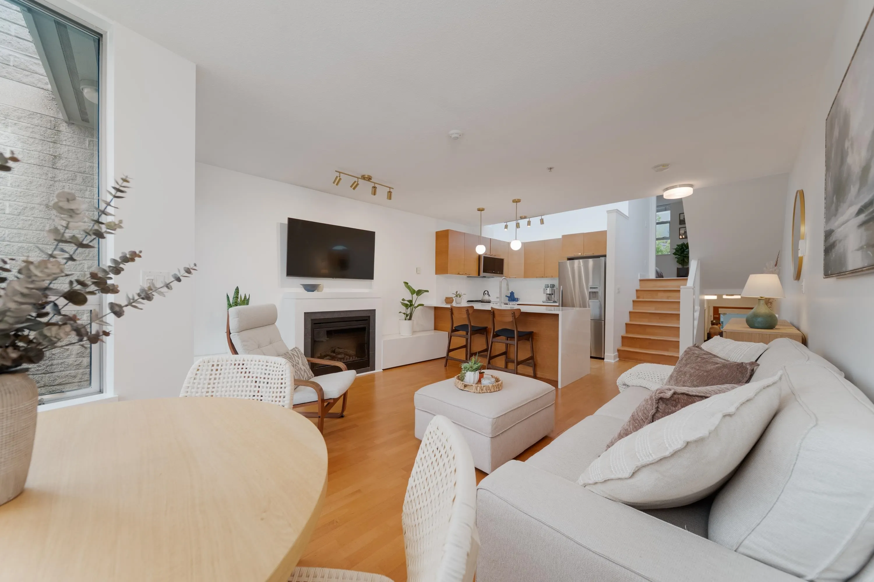 1250 W 6th Avenue #9