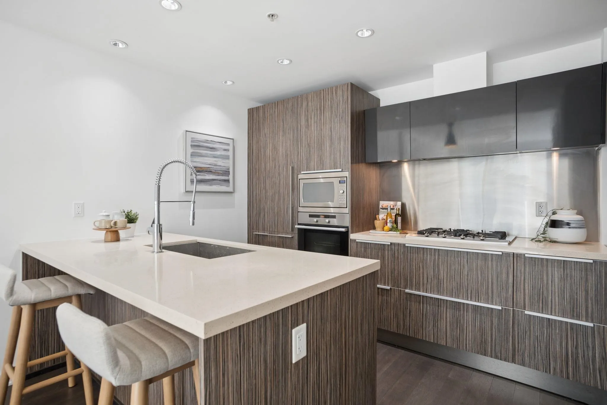 1661 Ontario Street #606