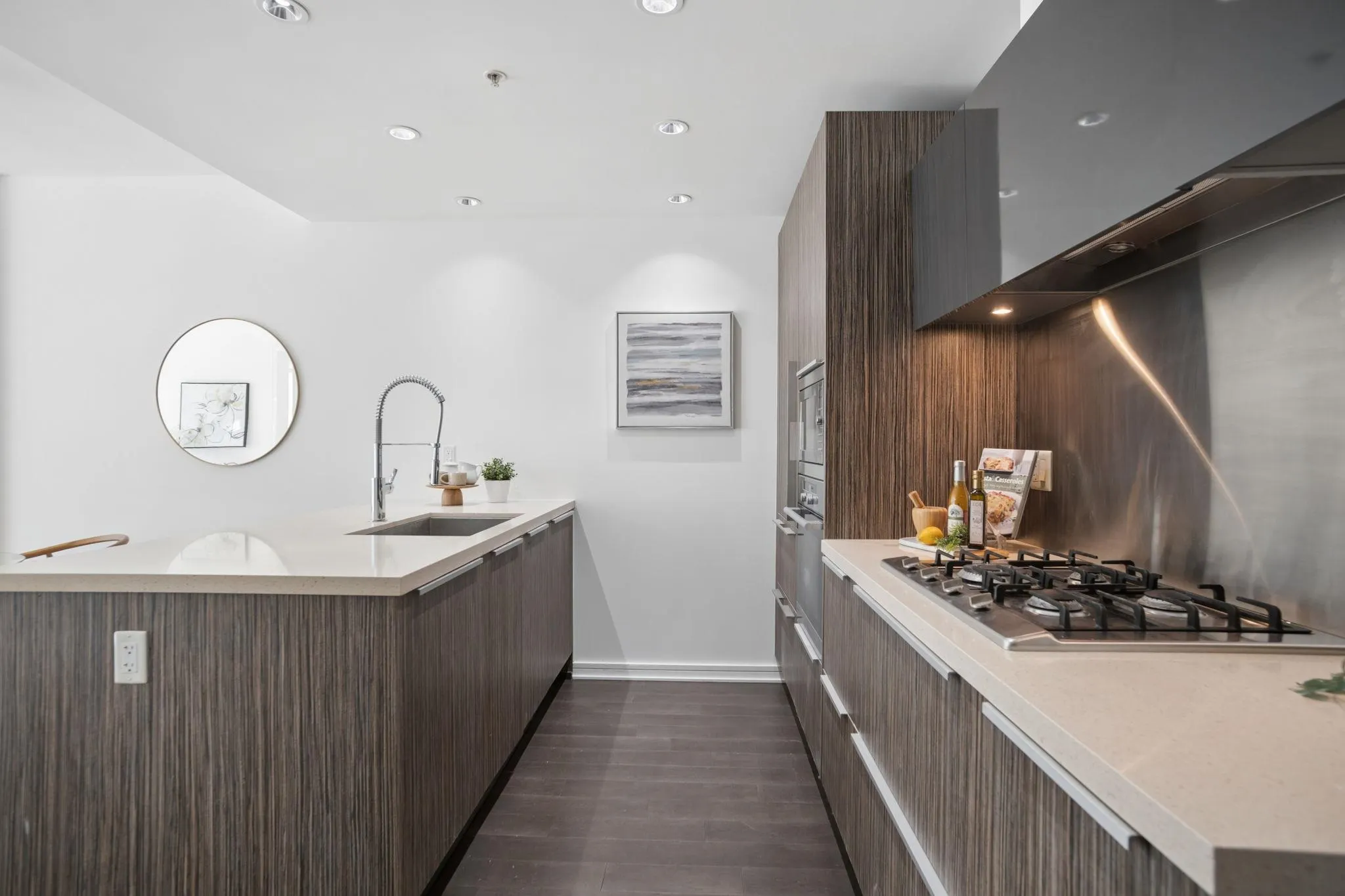 1661 Ontario Street #606