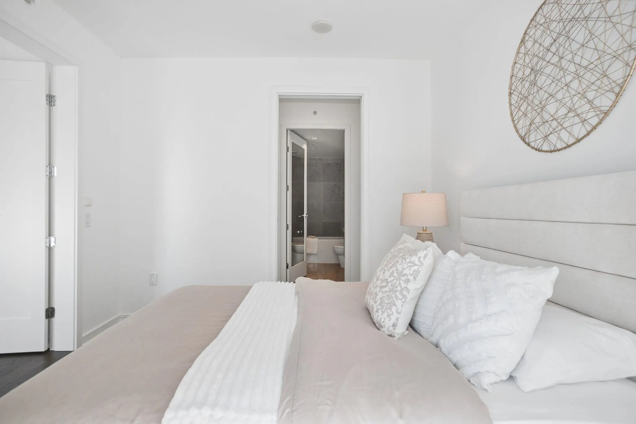 1661 Ontario Street #606