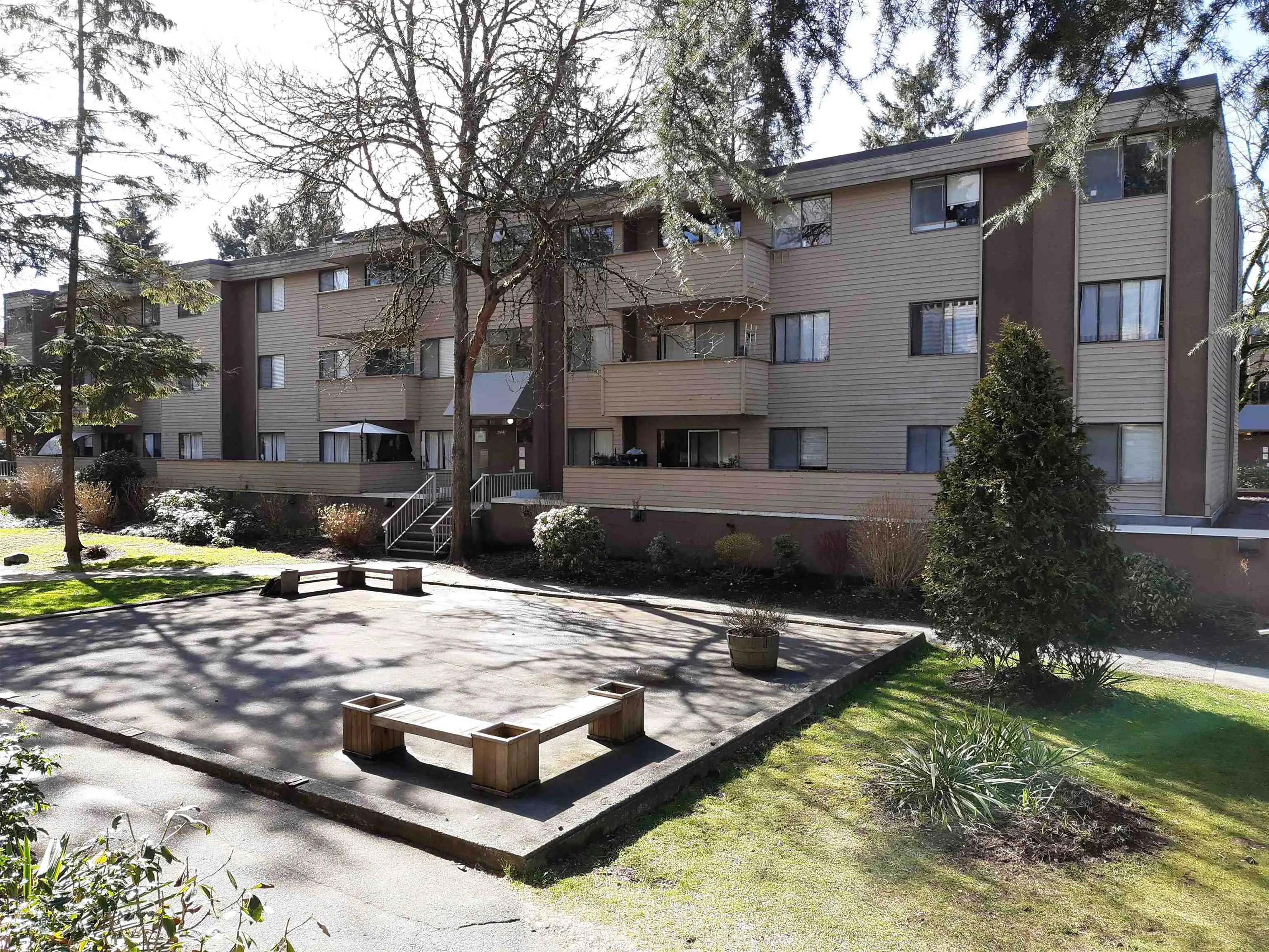 2441 Kelly Avenue #31
