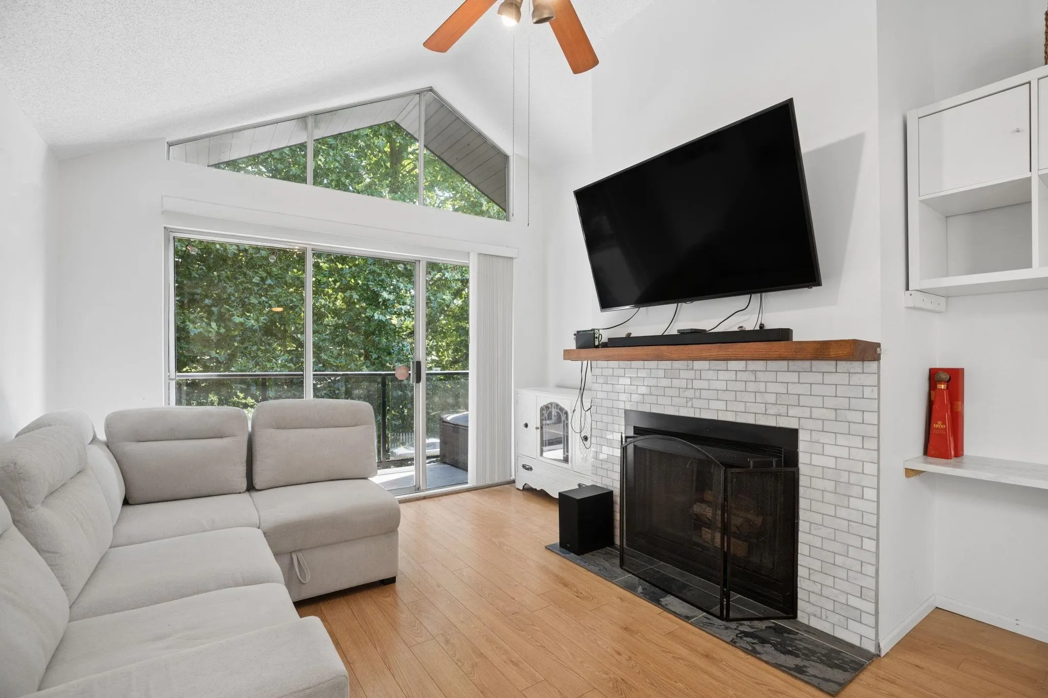 230 Mowat Street #303