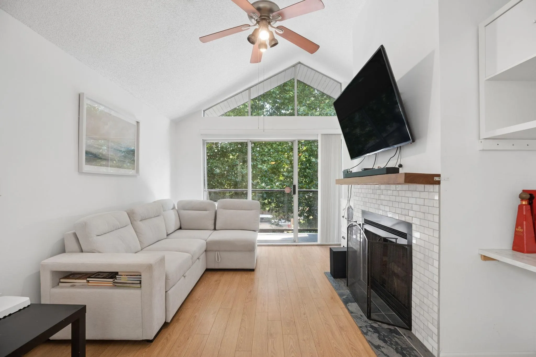 230 Mowat Street #303