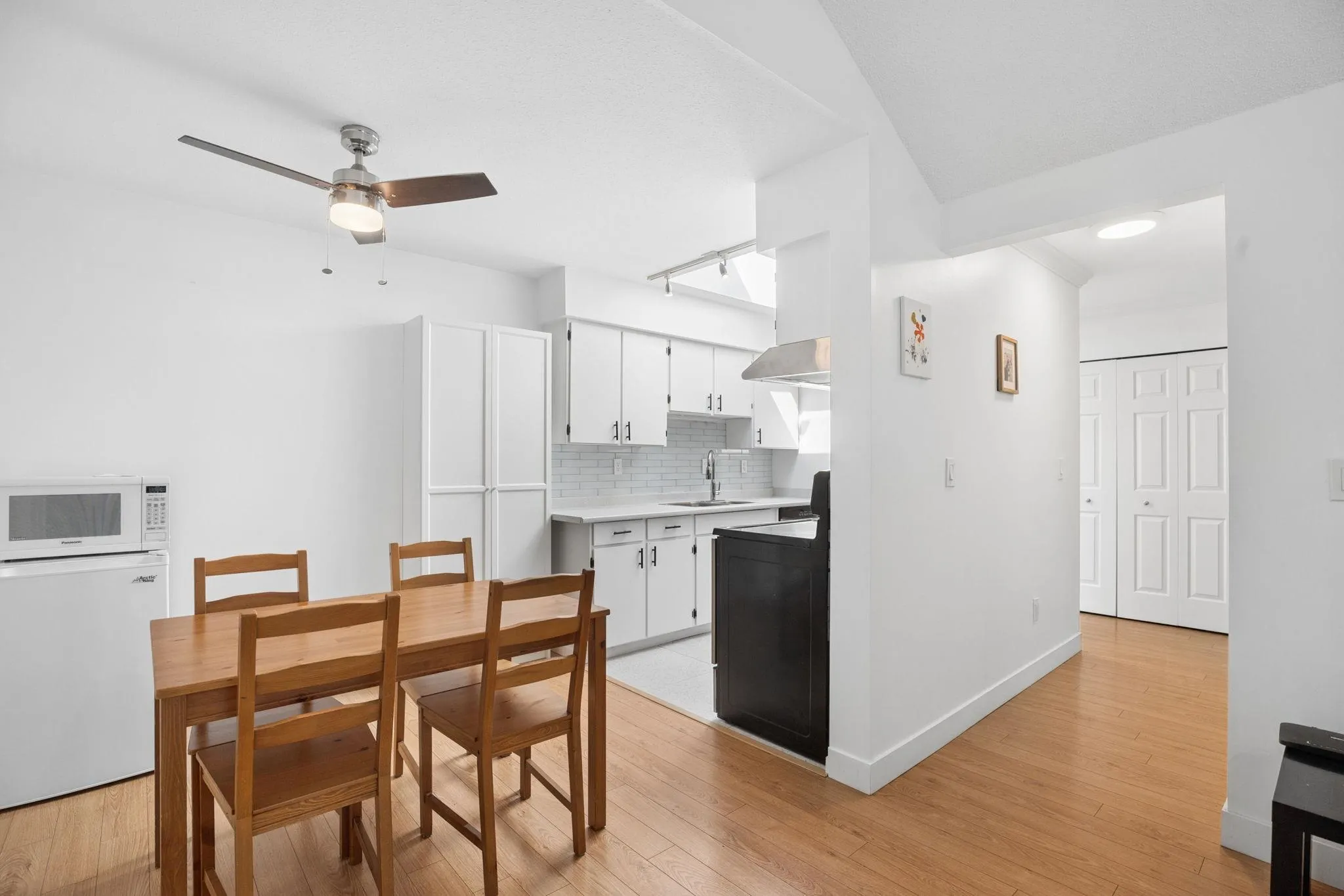 230 Mowat Street #303