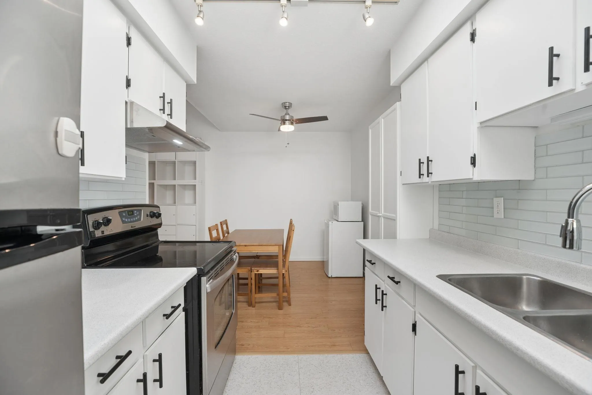 230 Mowat Street #303