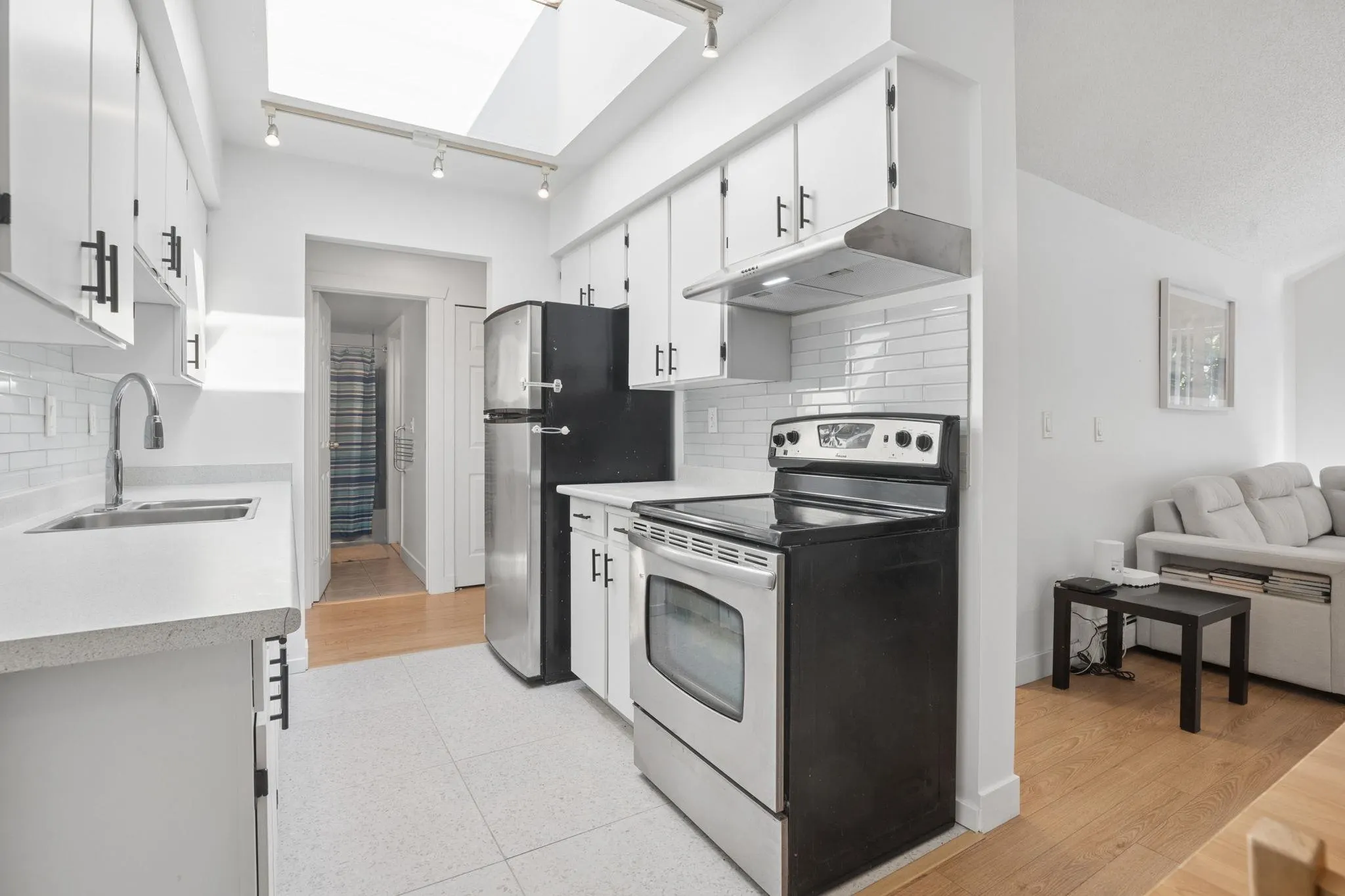 230 Mowat Street #303