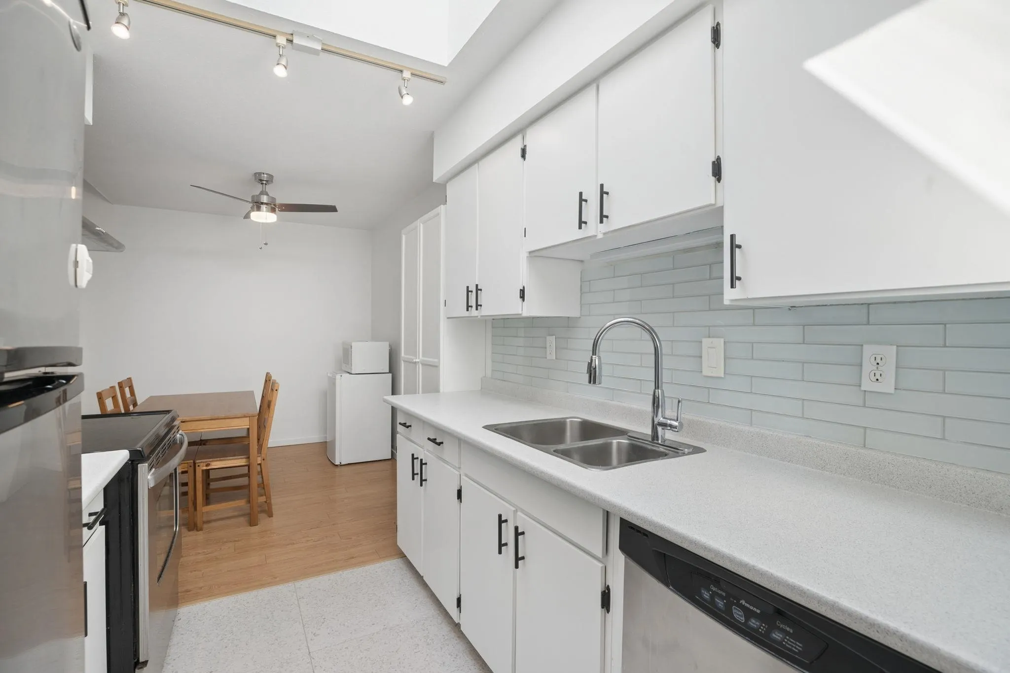 230 Mowat Street #303