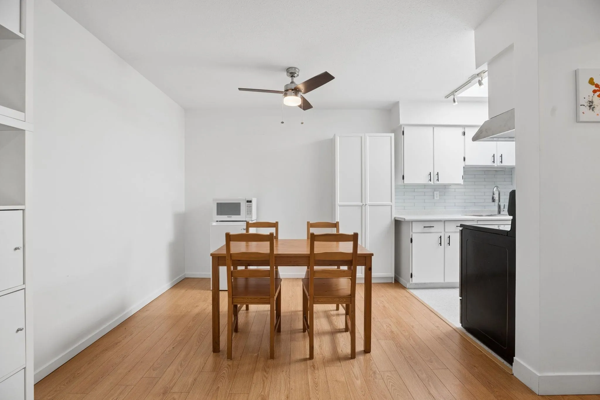 230 Mowat Street #303
