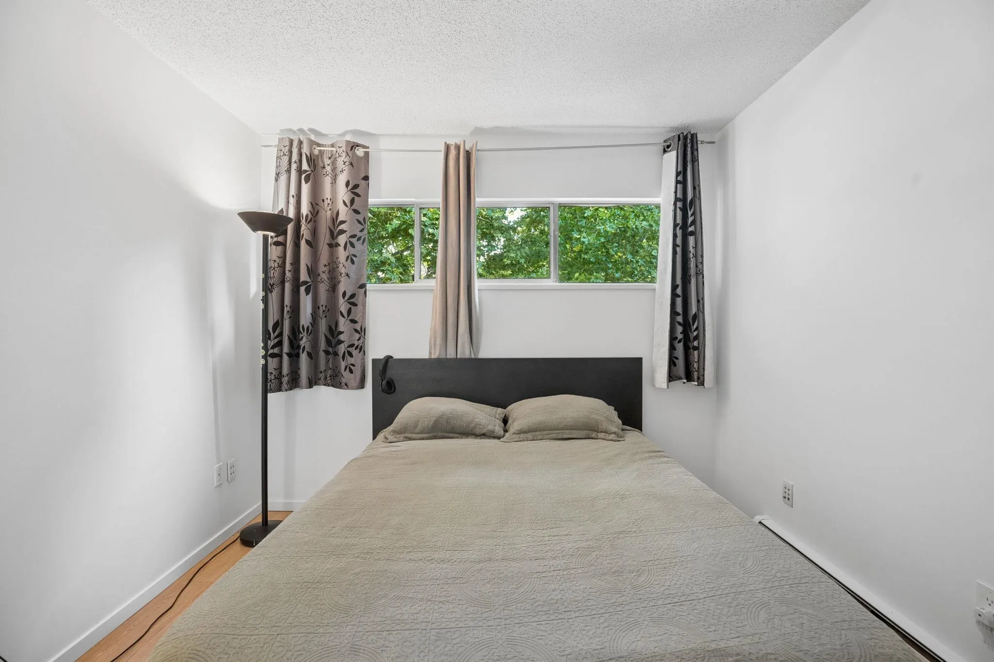 230 Mowat Street #303