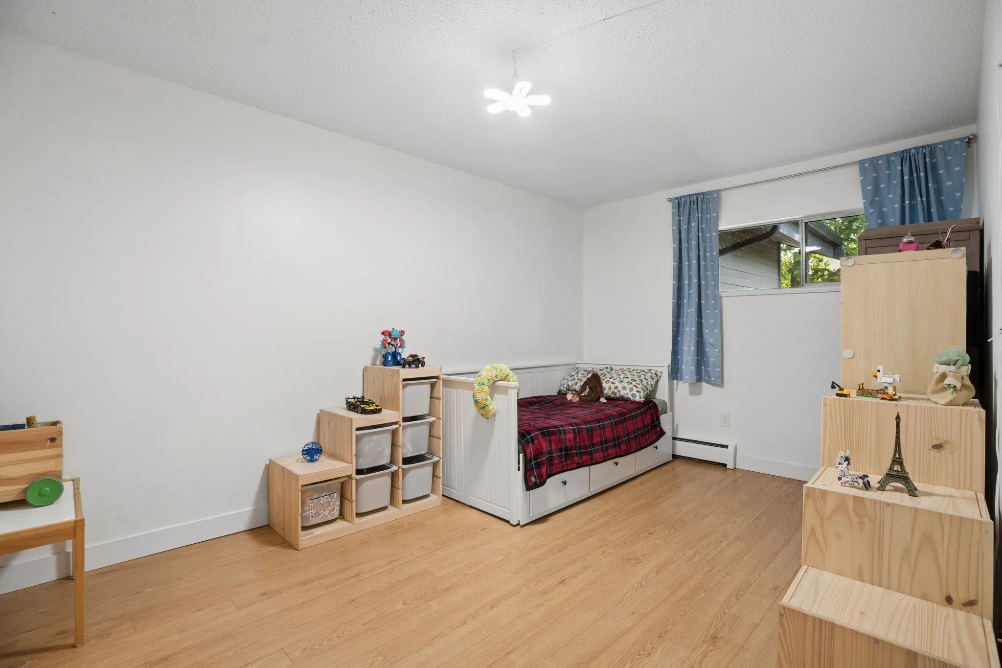 230 Mowat Street #303