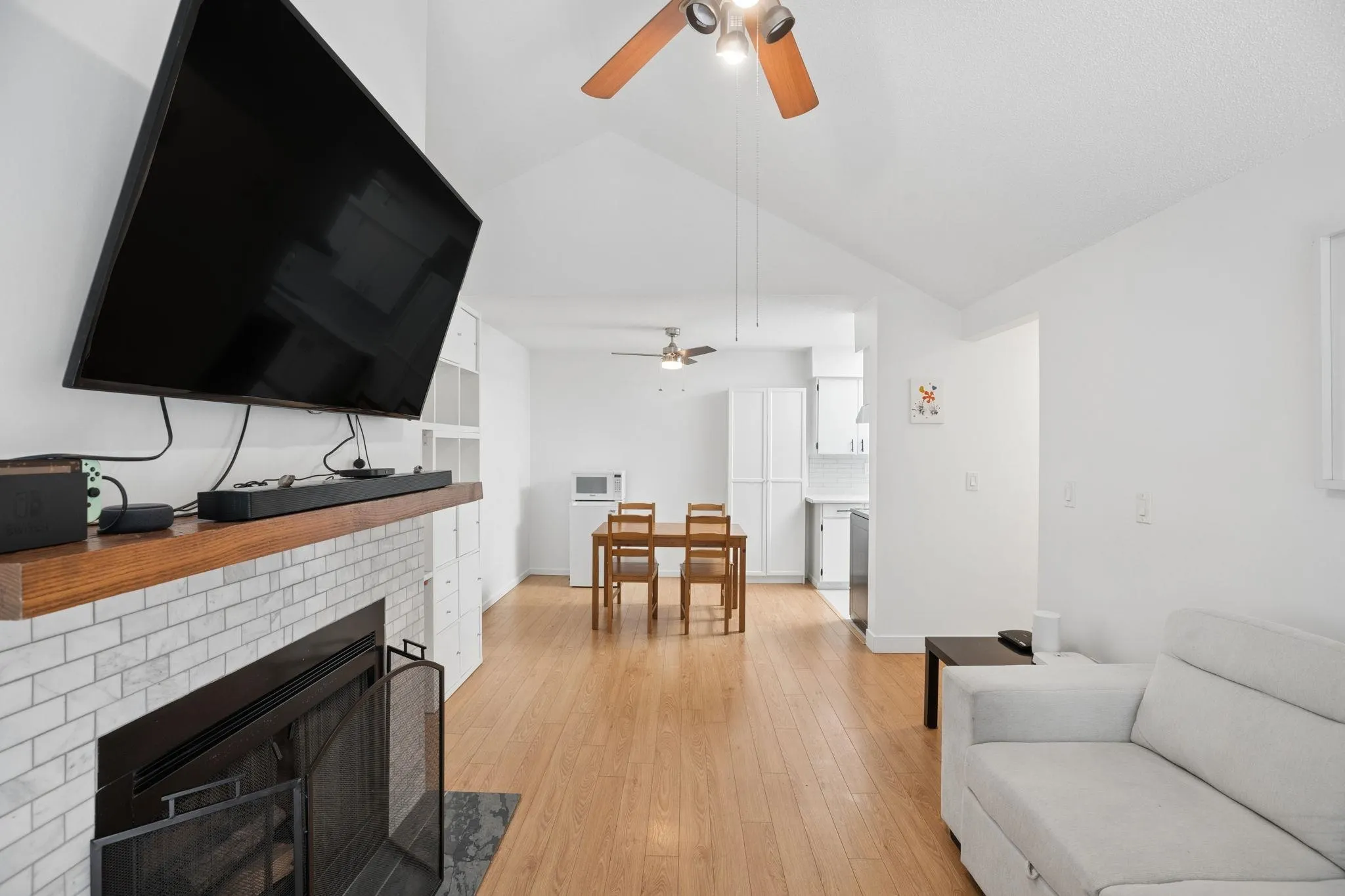 230 Mowat Street #303